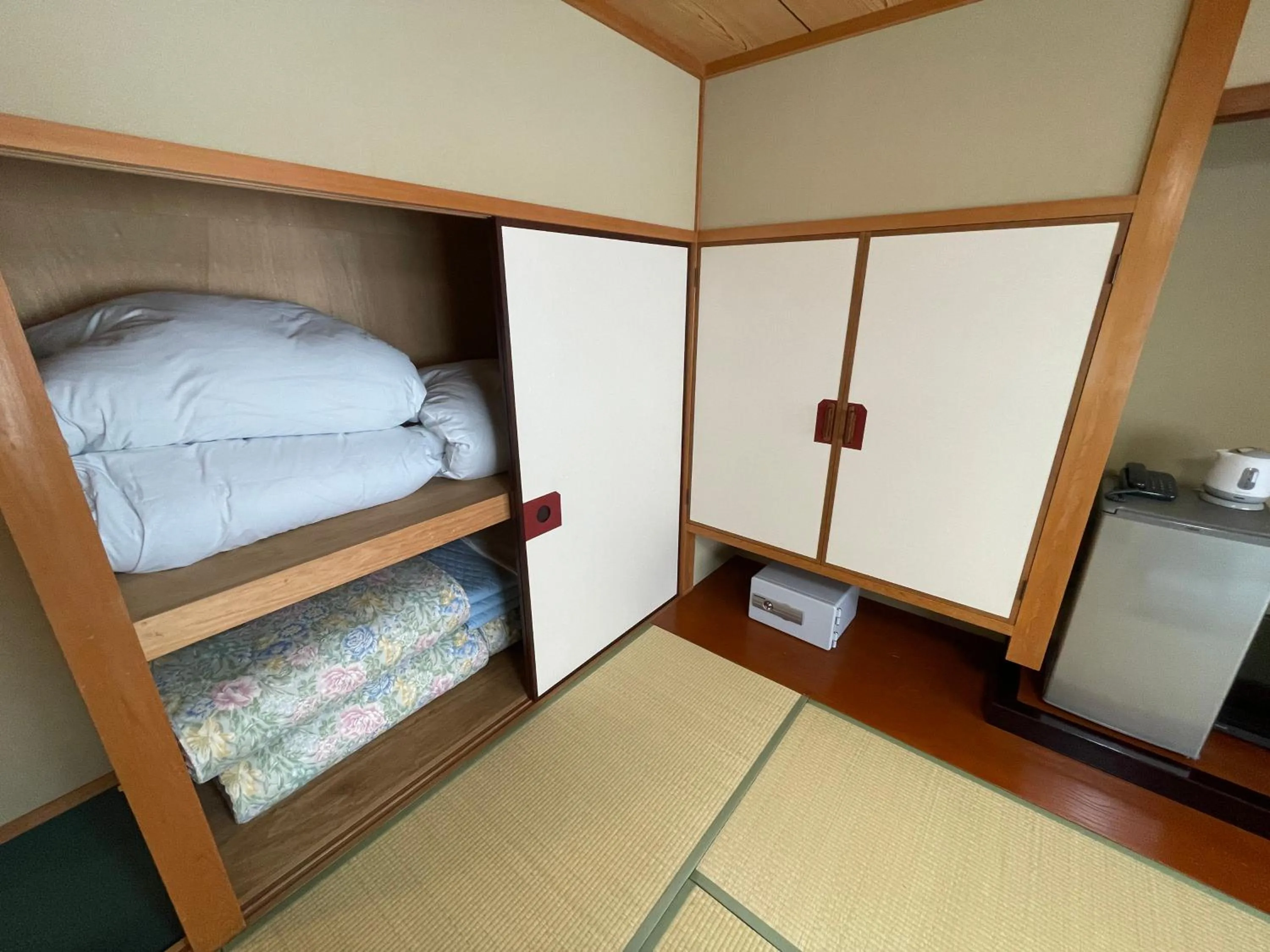 Bed in Marina Hotel Kaikuu