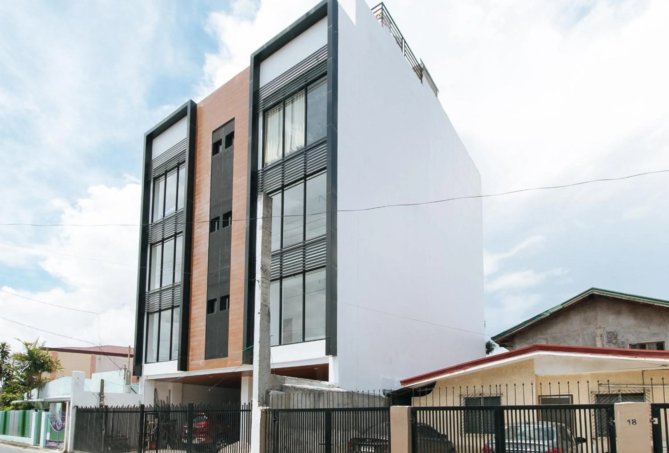 Property building in RedDoorz at Good 101 Paranaque