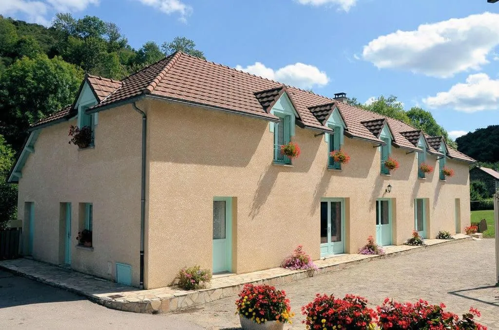 Property building in Logis Hôtel Auberge de l'Allagnonette