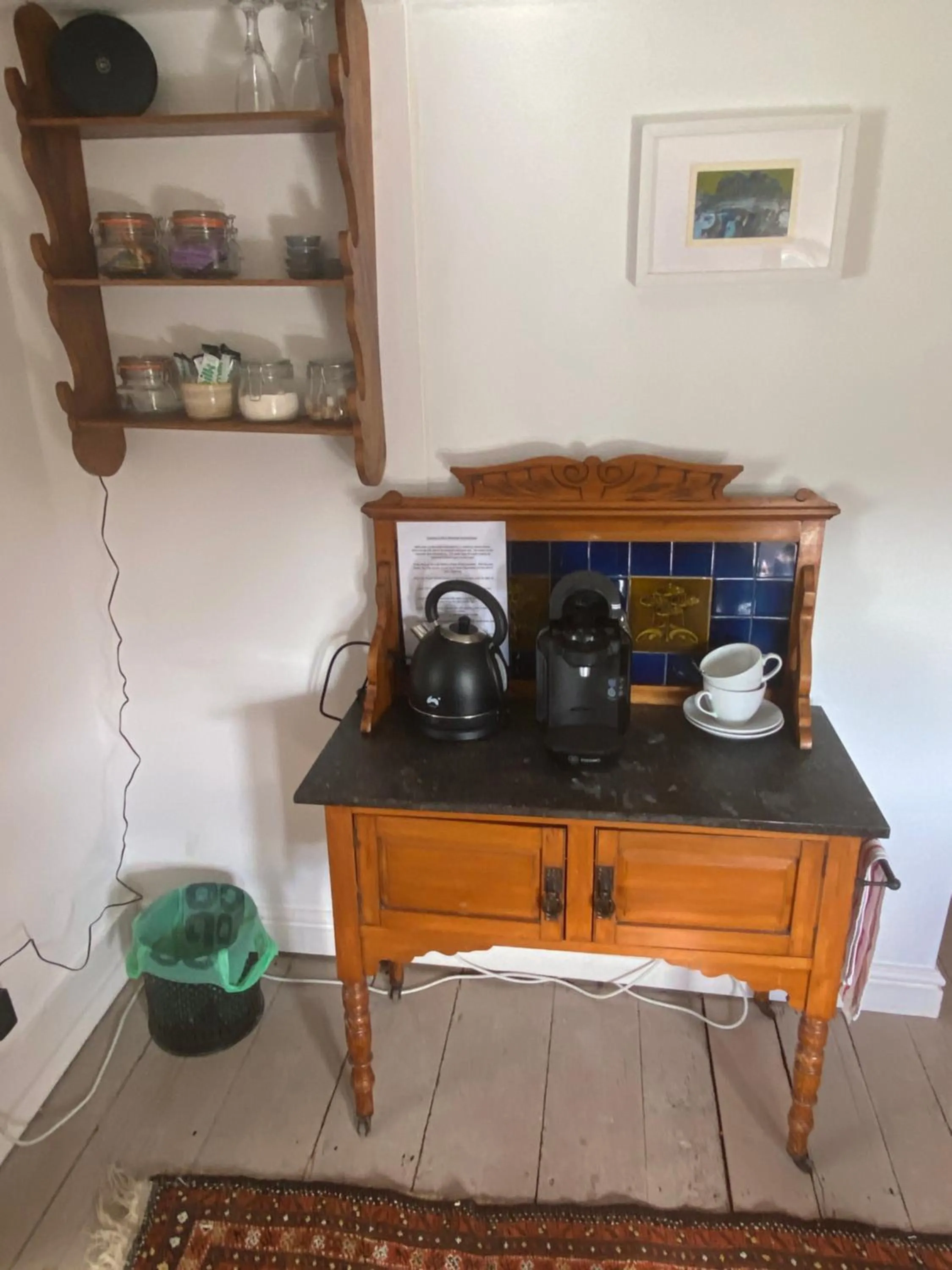 Coffee/tea facilities in Art House B & B