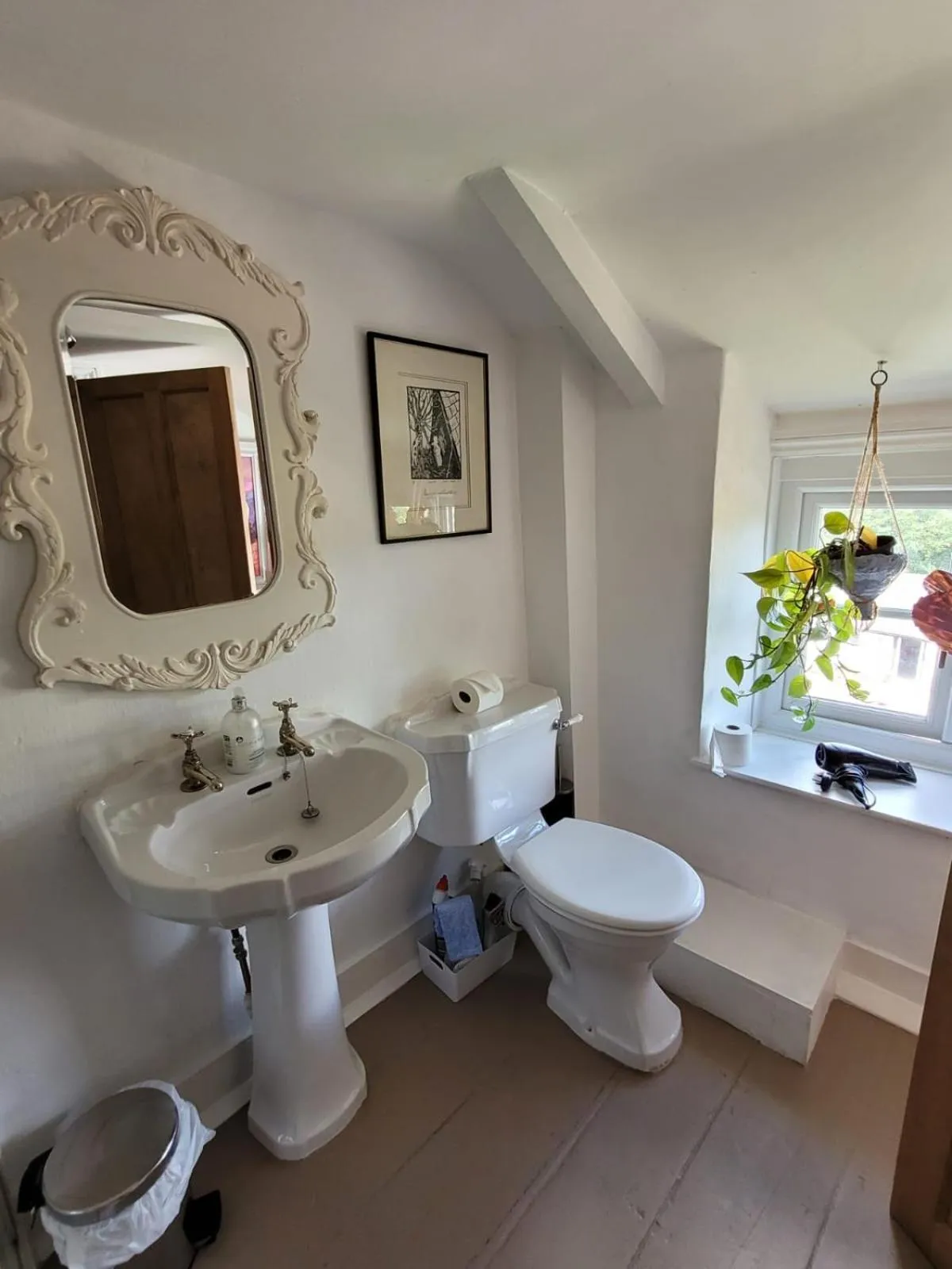 Shower in Art House B & B