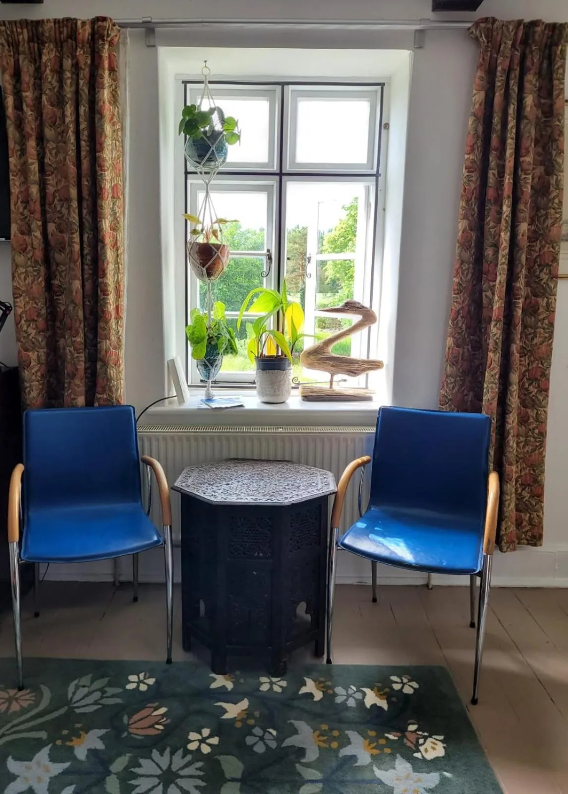 Seating area in Art House B & B