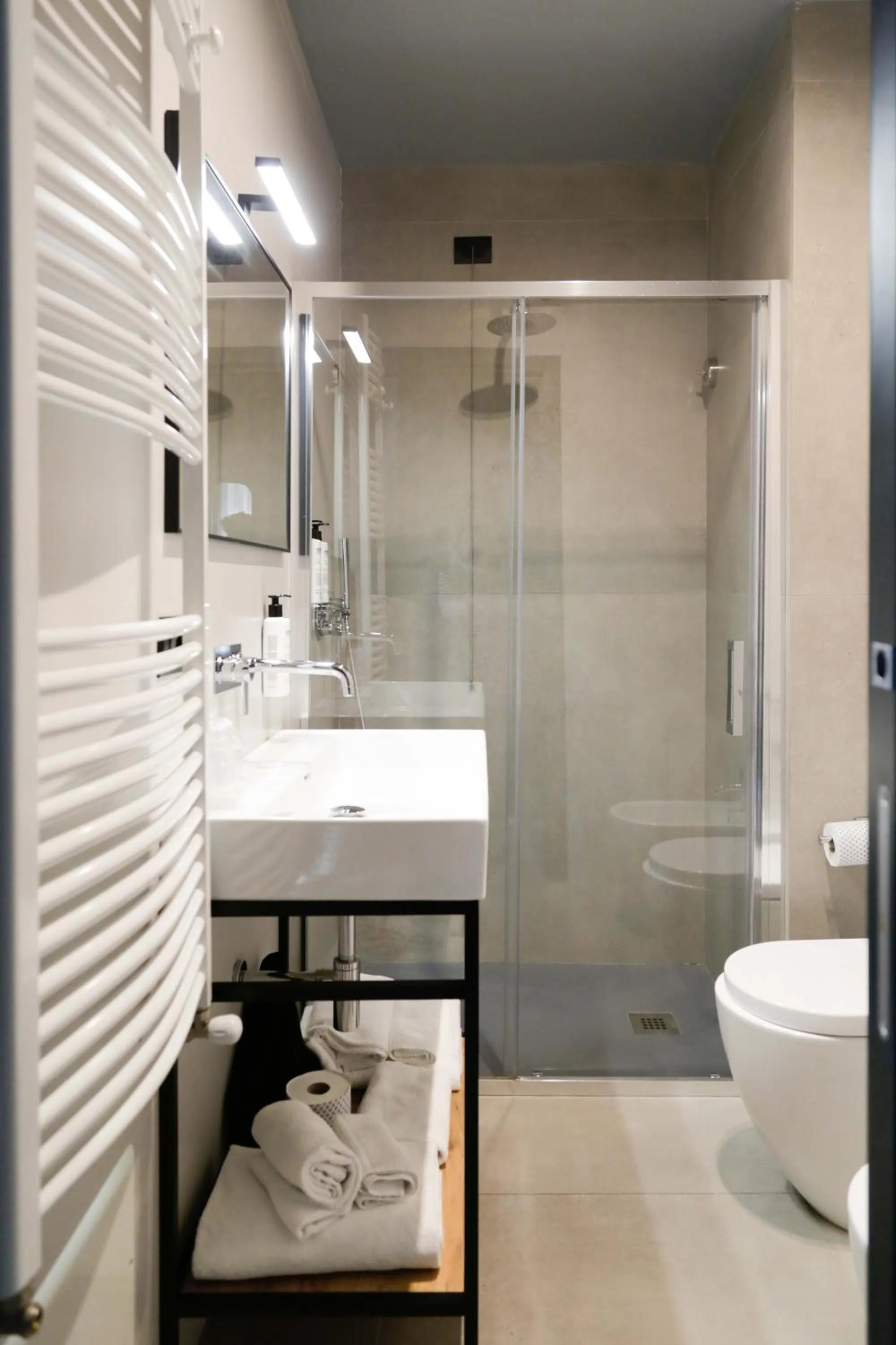 Shower in Arryvo Hotel