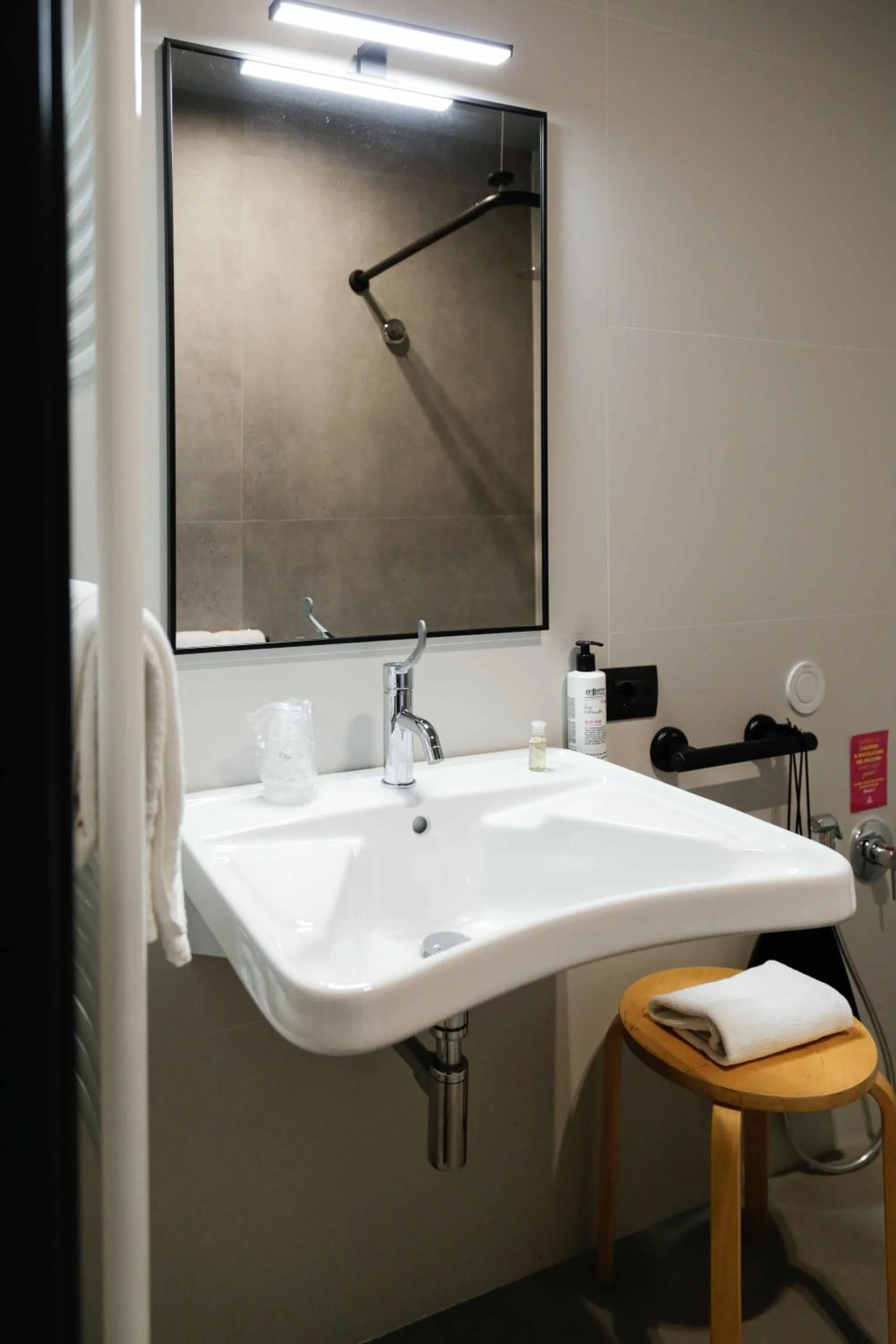 Bathroom in Arryvo Hotel