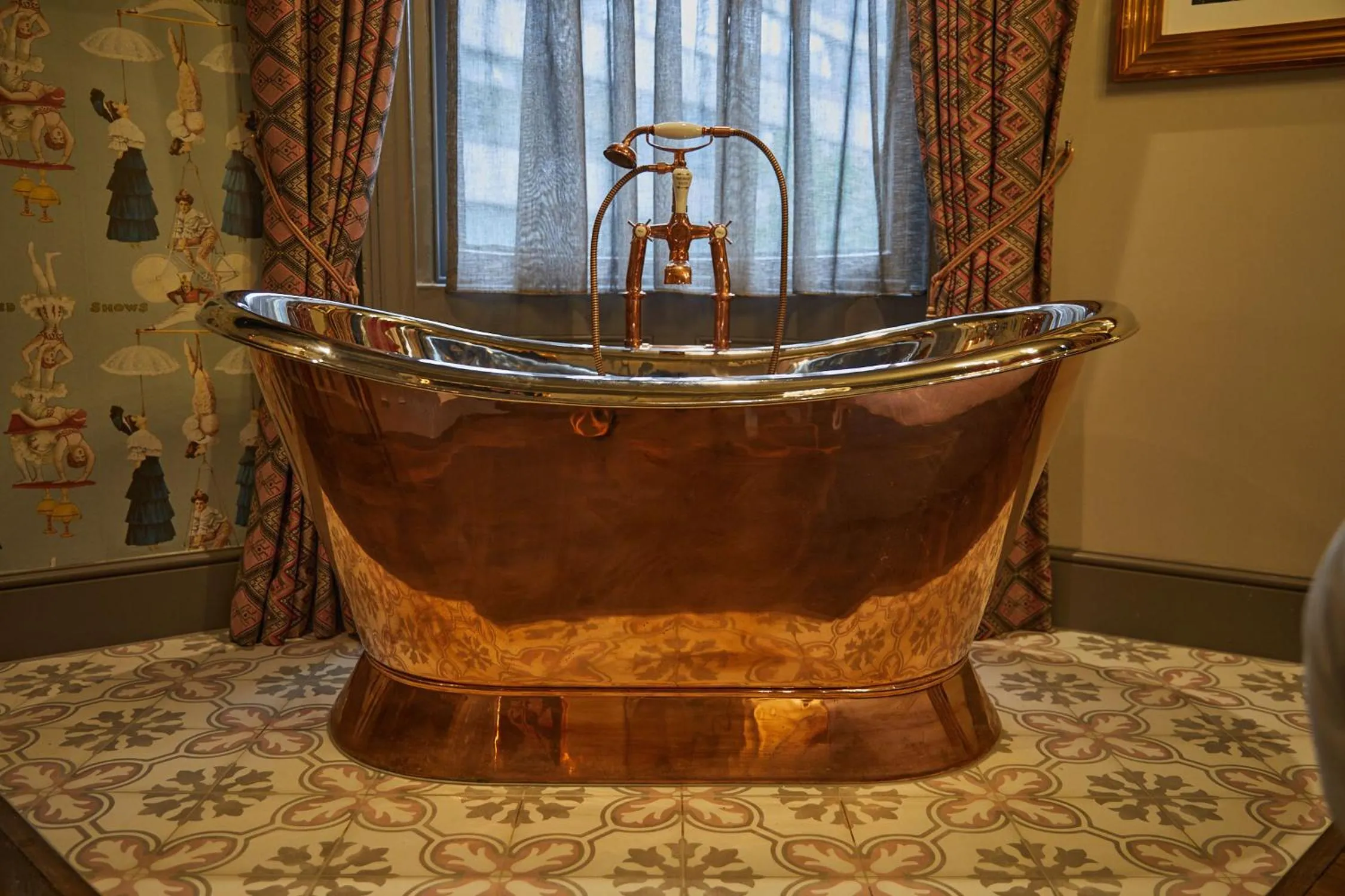 Bath in The Kings Arms Pub & Boutique Rooms