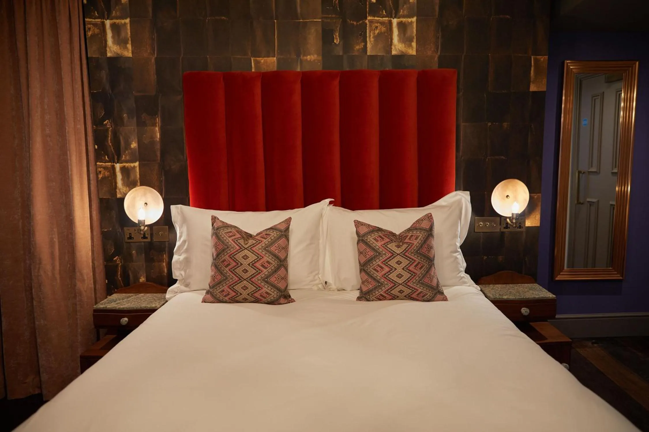 Bed in The Kings Arms Pub & Boutique Rooms