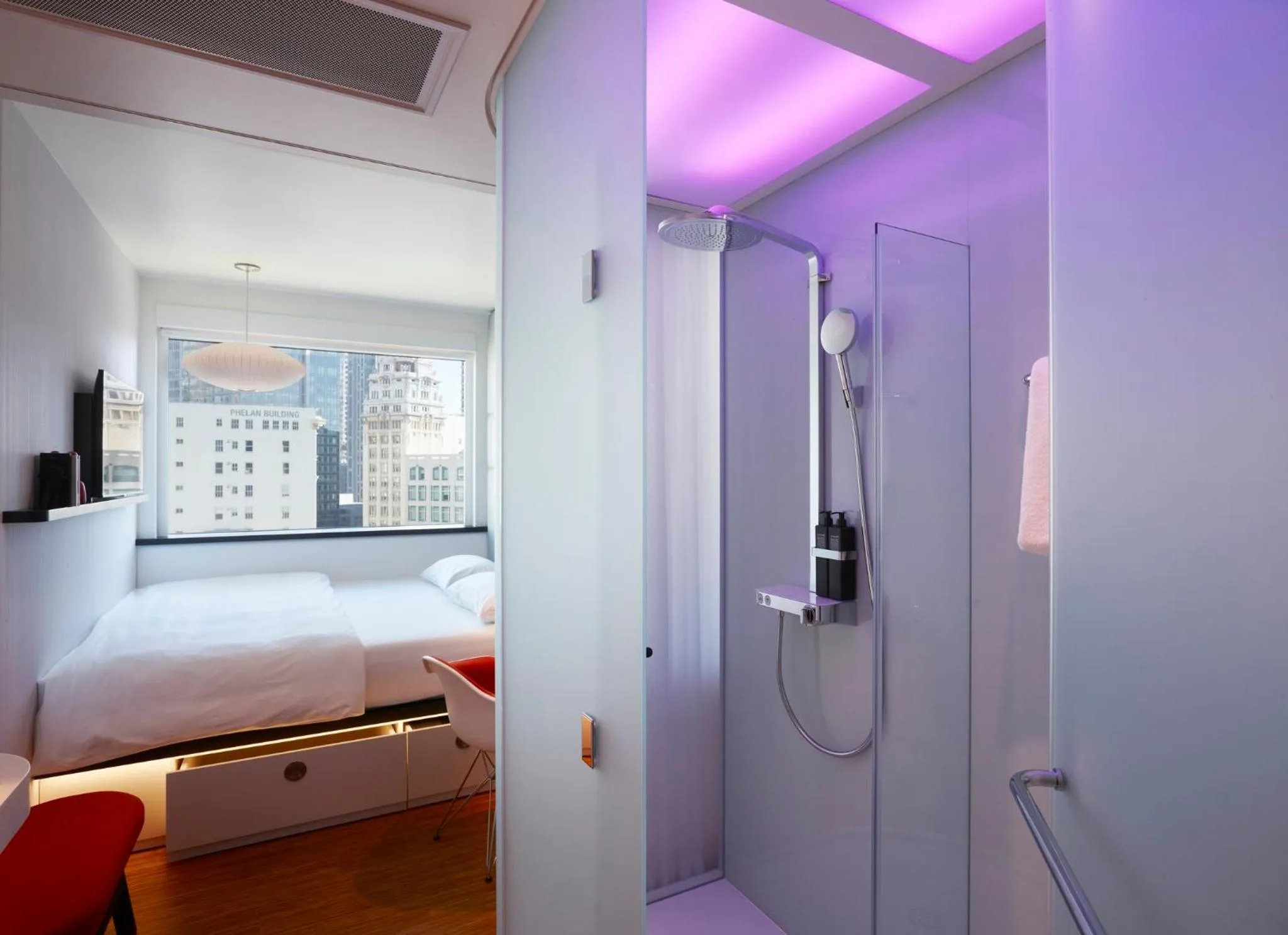 Shower, Bed in citizenM San Francisco Union Square