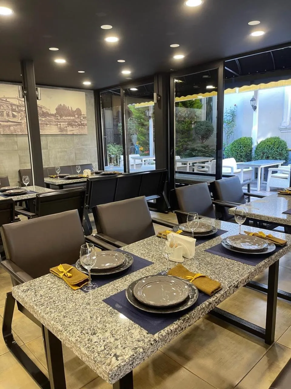 Restaurant/places to eat in Batumi West Hotel