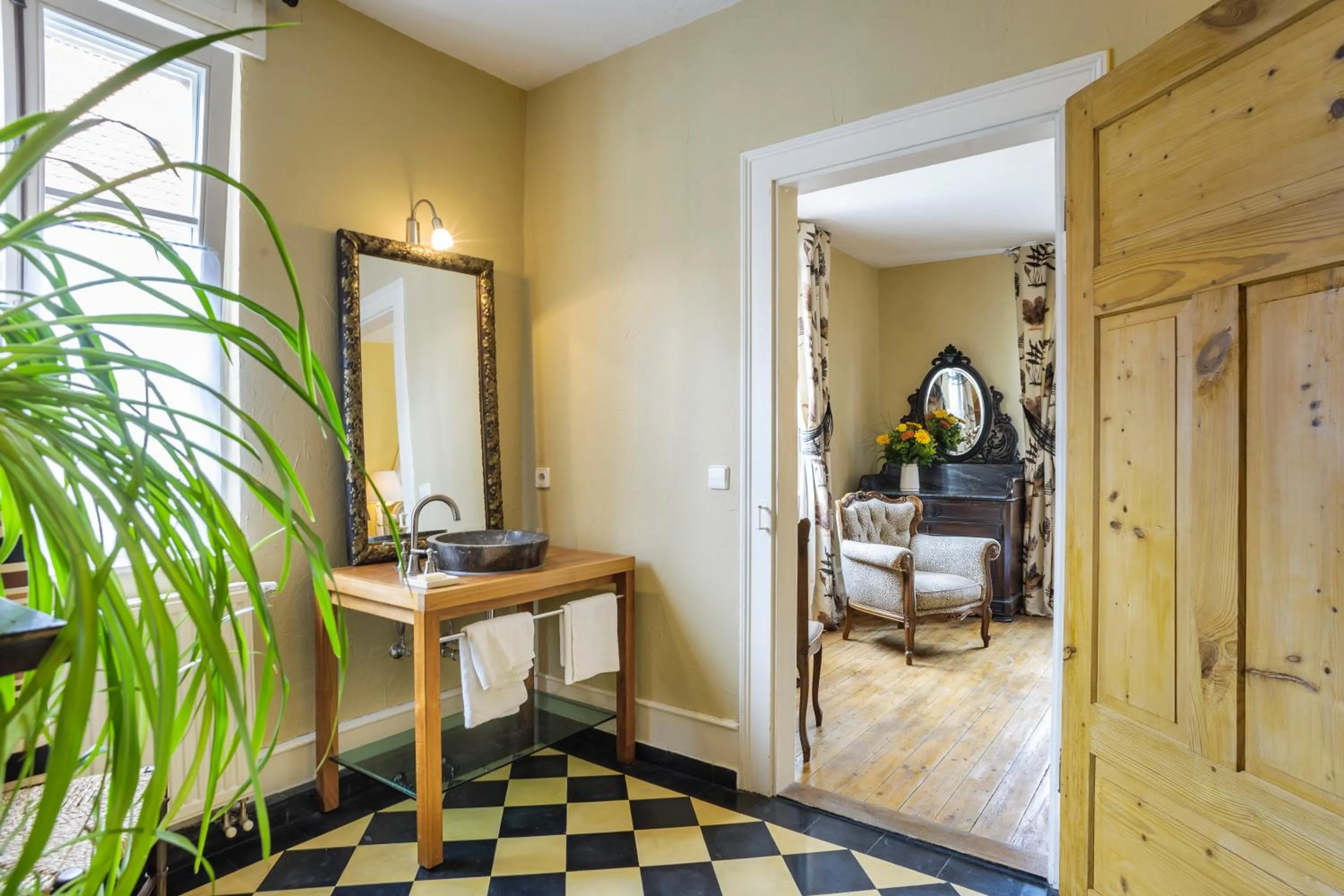 Photo of the whole room, Bed in Hotel de Charme 'zum Schiff'