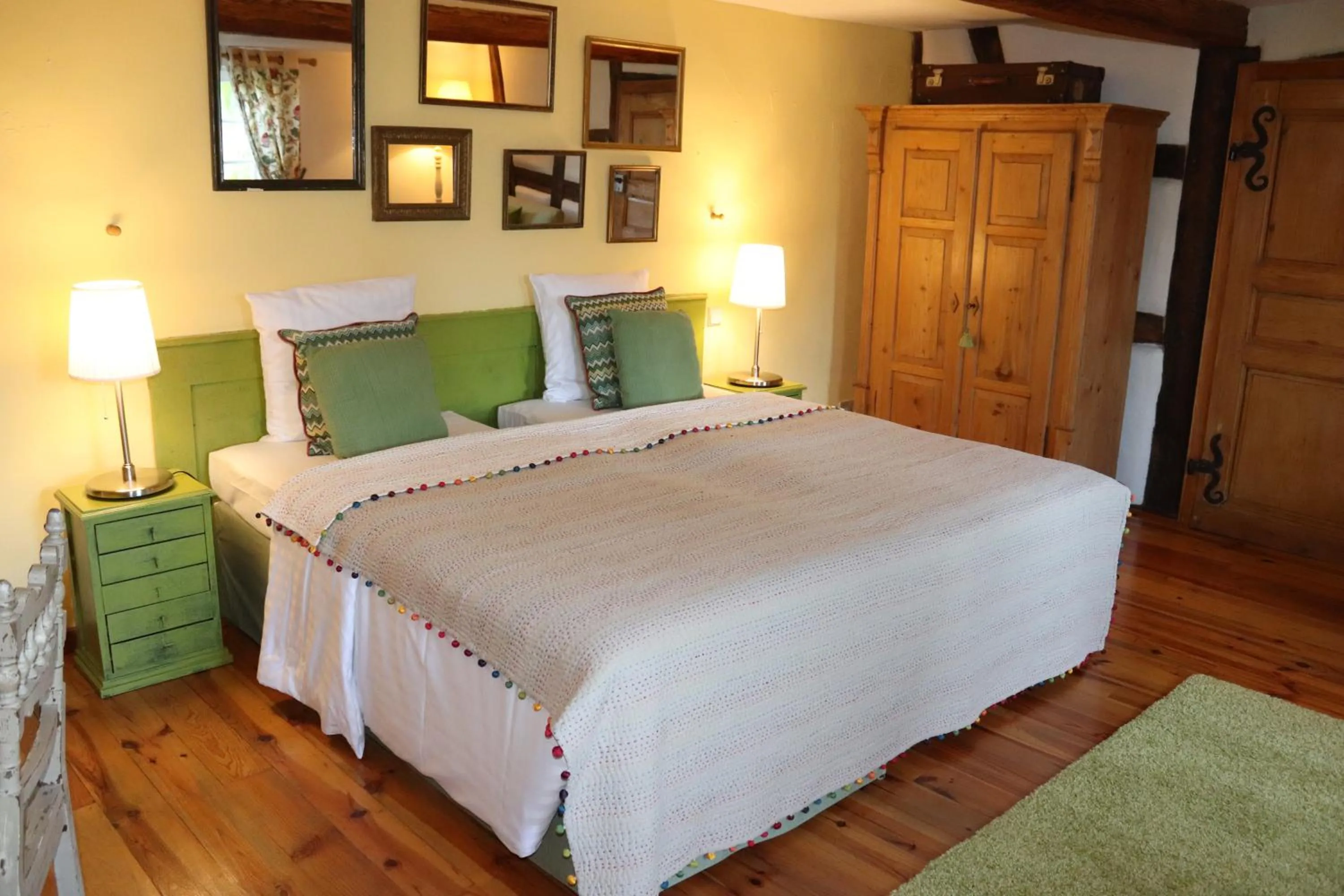 Photo of the whole room, Bed in Hotel de Charme 'zum Schiff'