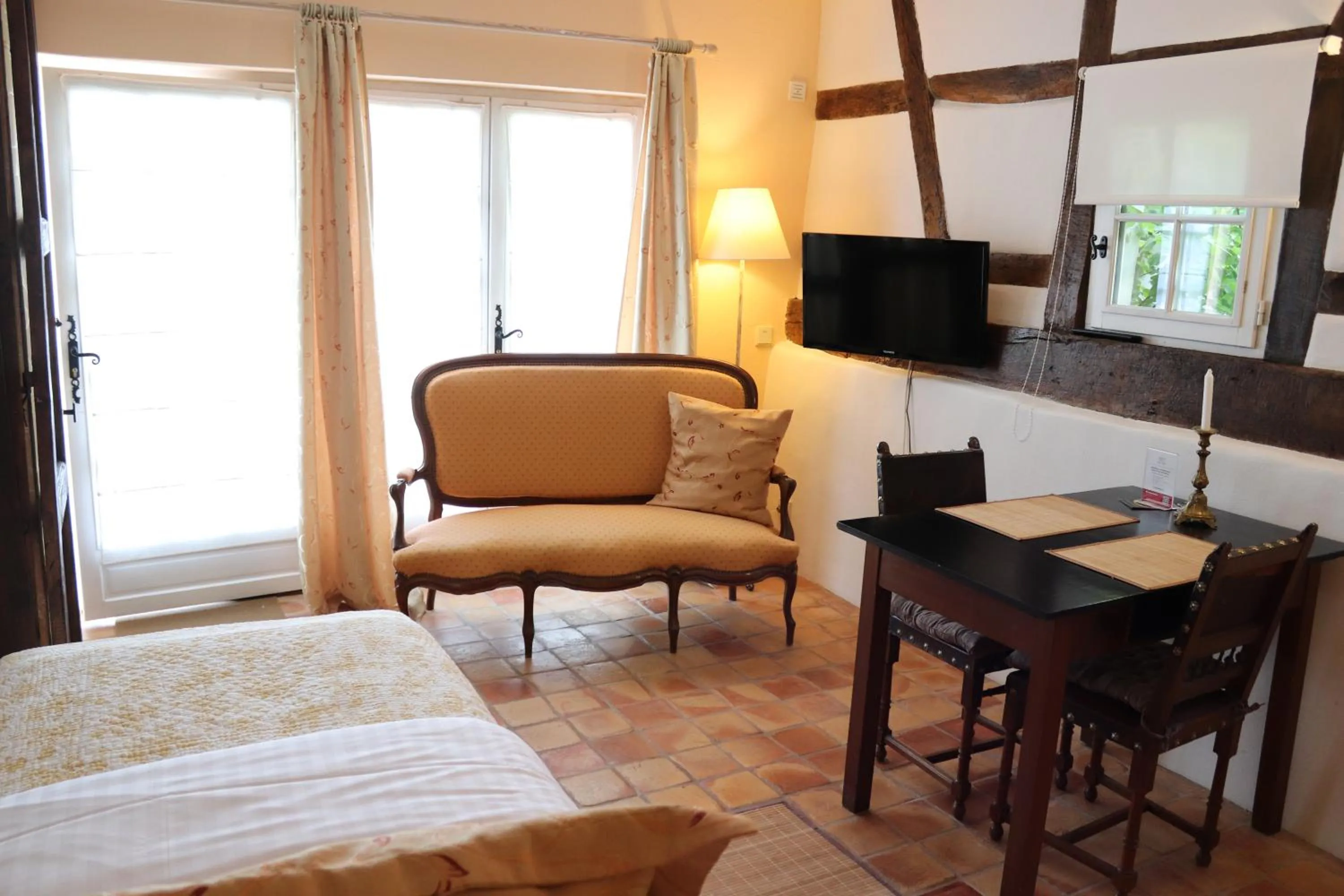 Living room, Bed in Hotel de Charme 'zum Schiff'