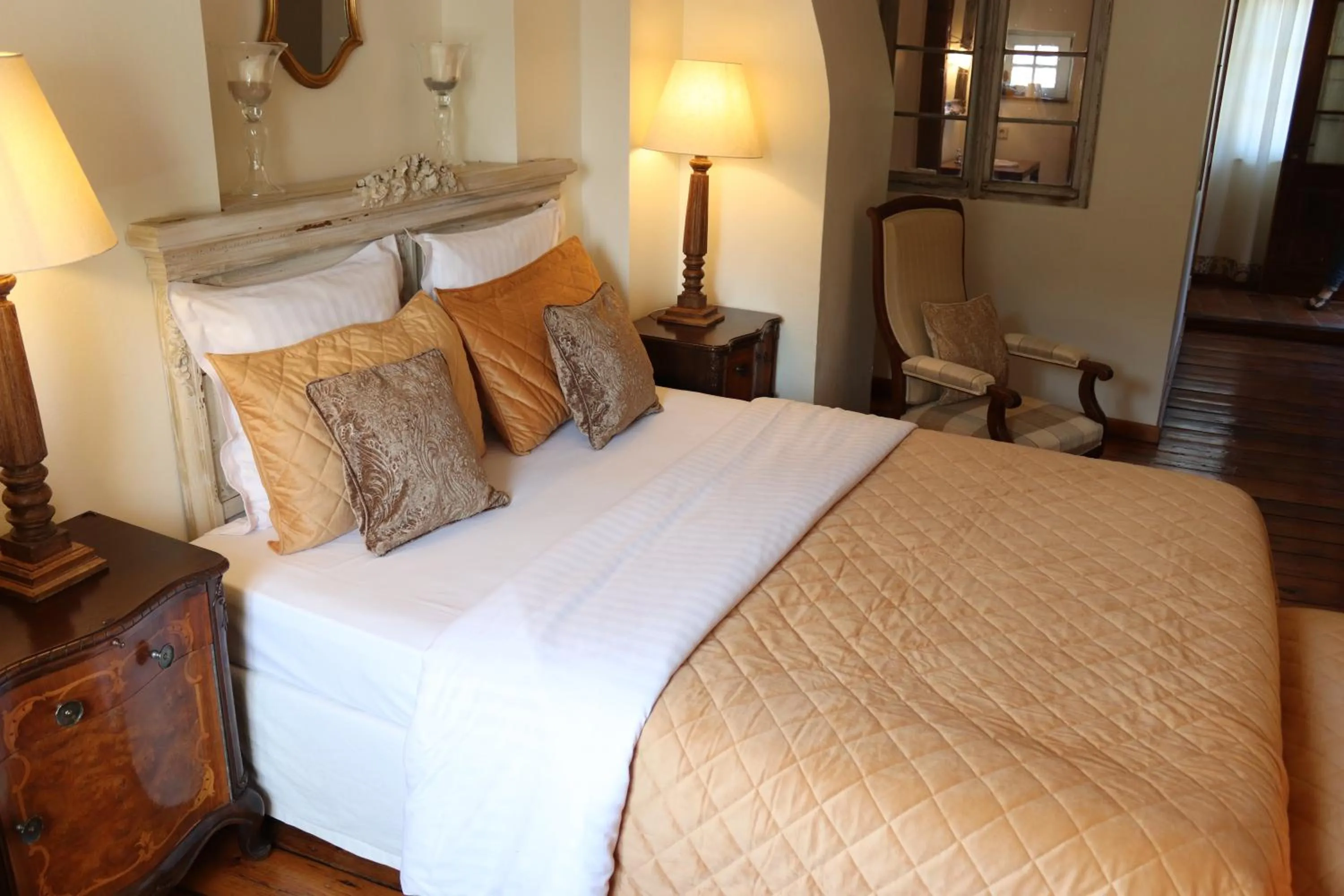 Bed in Hotel de Charme 'zum Schiff'