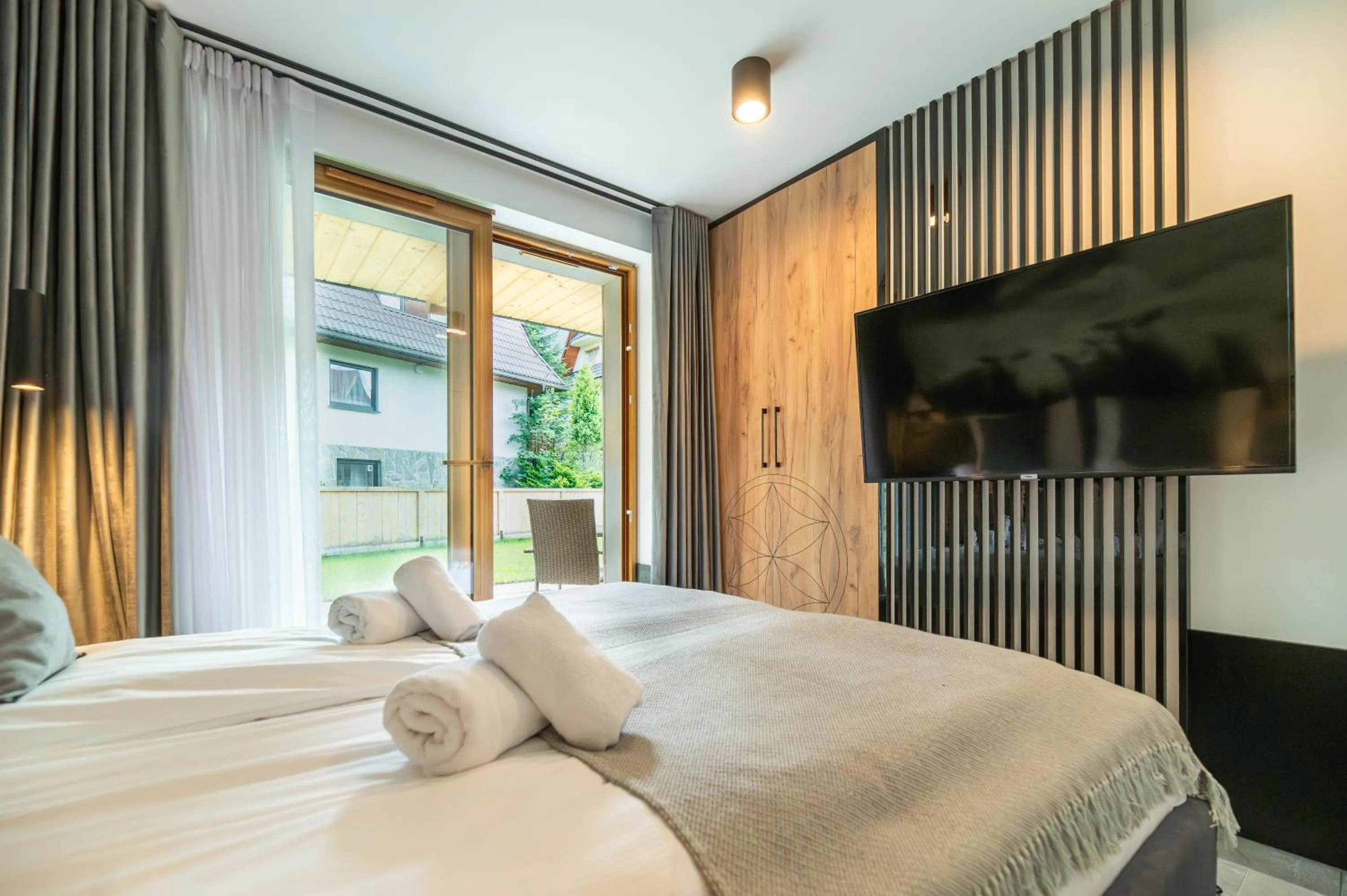 Communal lounge/ TV room, Bed in Tatra Square Apartments