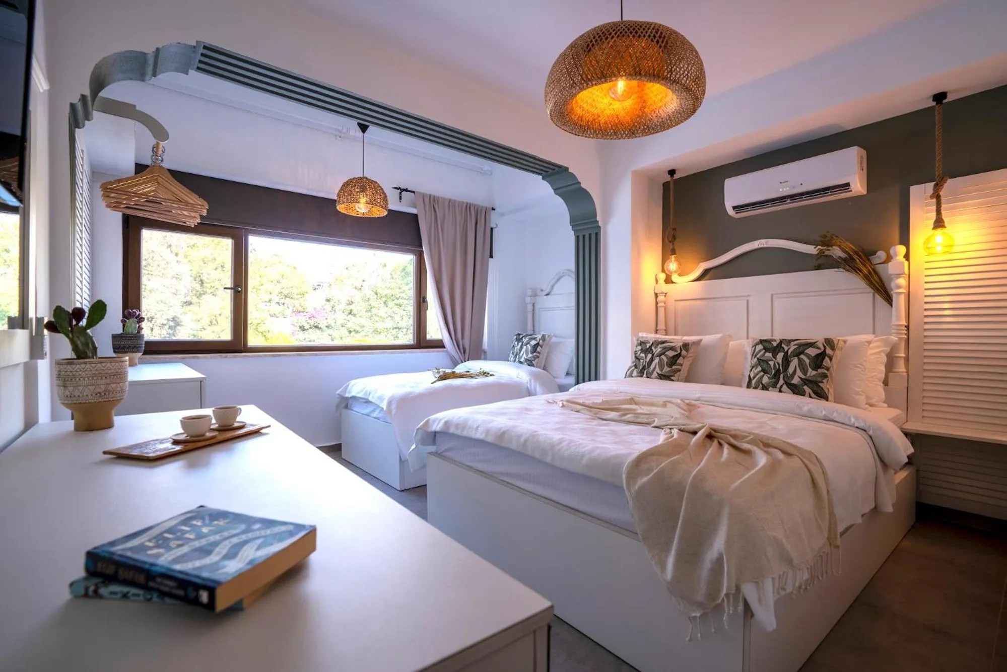 Photo of the whole room, Bed in Liman Hotel Gümüslük - Adult Only