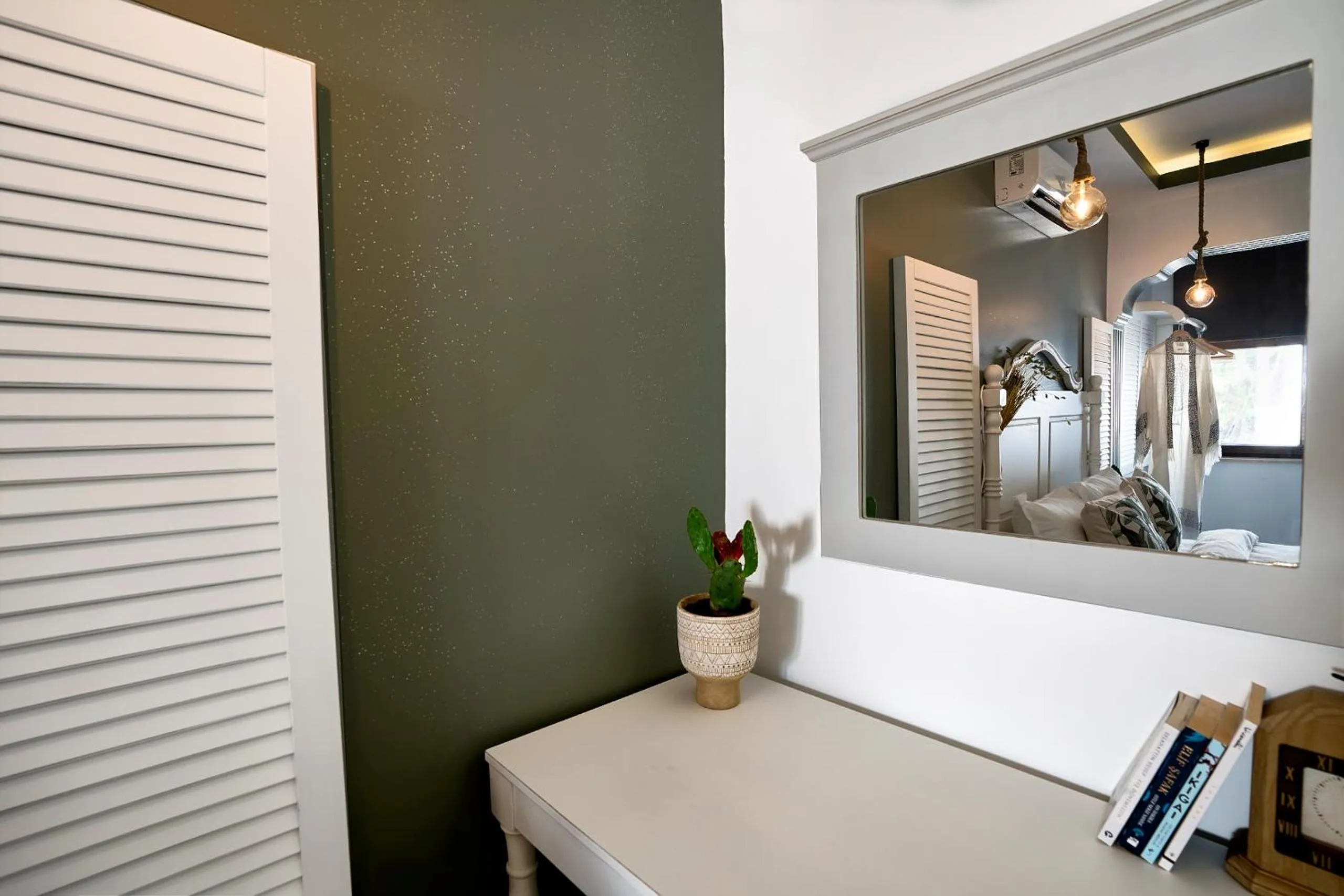 Photo of the whole room, Bed in Liman Hotel Gümüslük - Adult Only