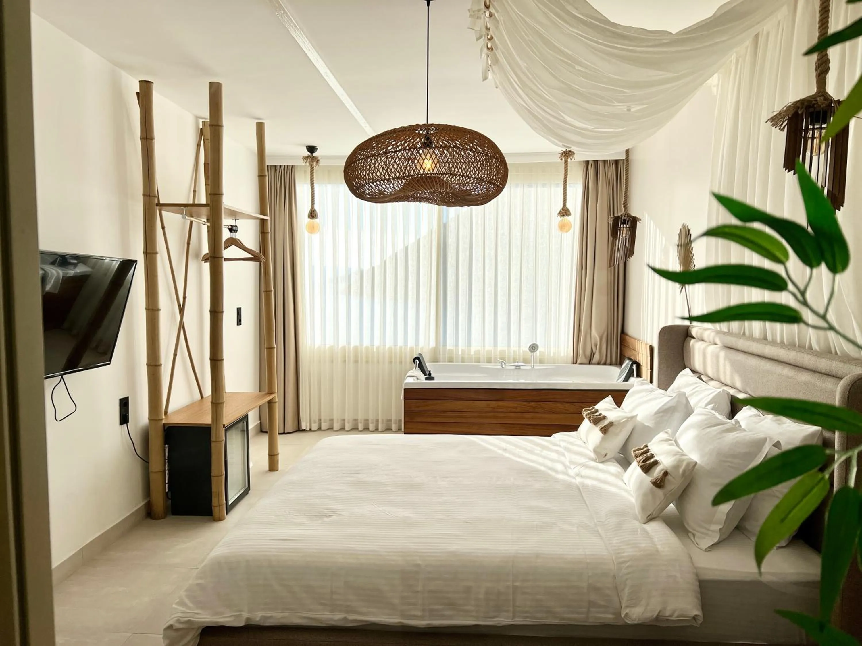 Photo of the whole room, Bed in Liman Hotel Gümüslük - Adult Only