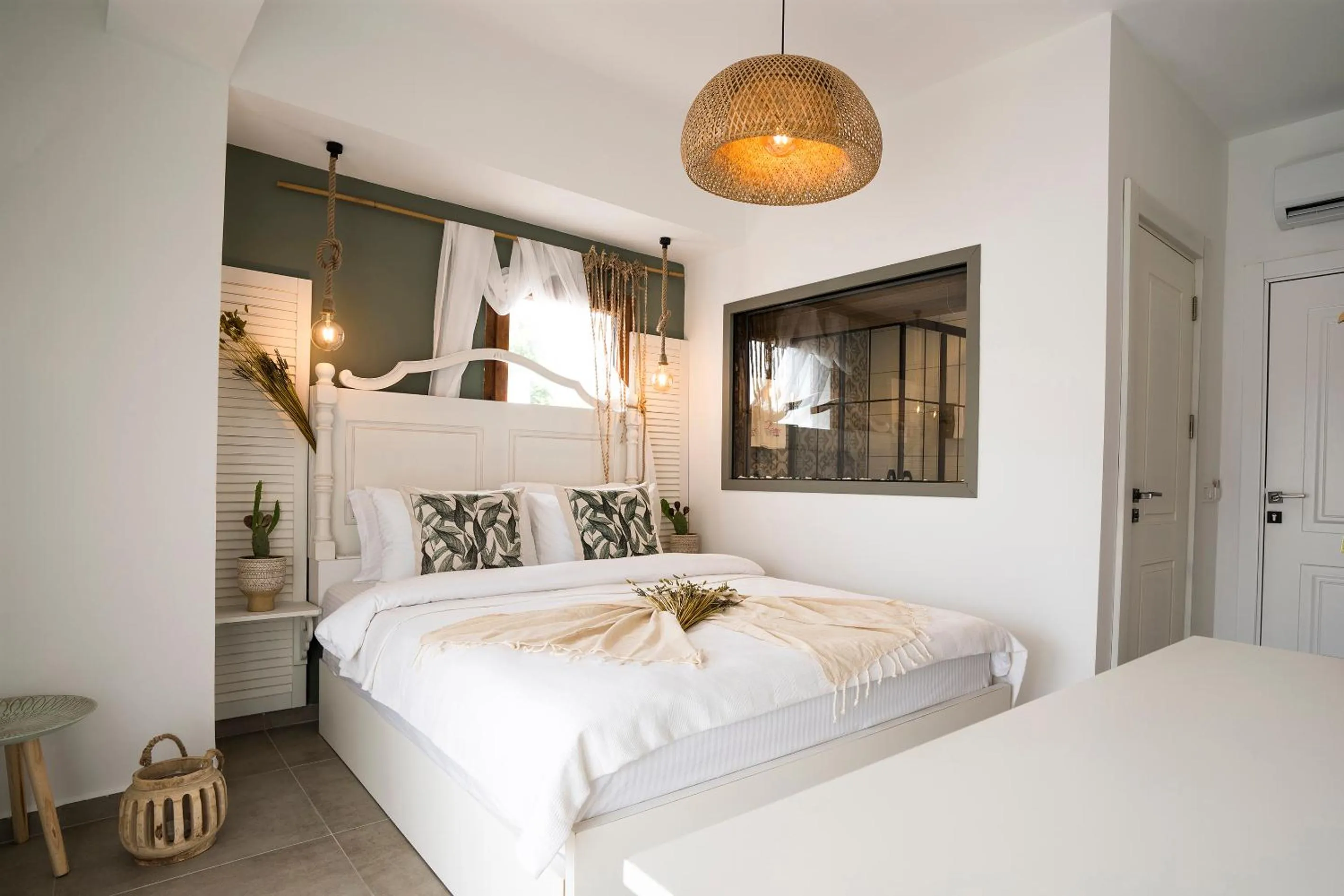 Photo of the whole room, Bed in Liman Hotel Gümüslük - Adult Only