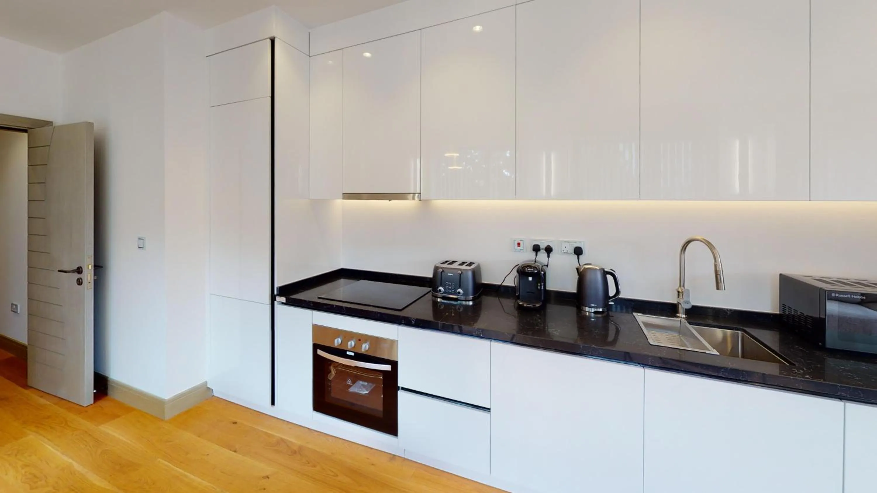 Kitchen or kitchenette in Charles Hope London Kew Bridge