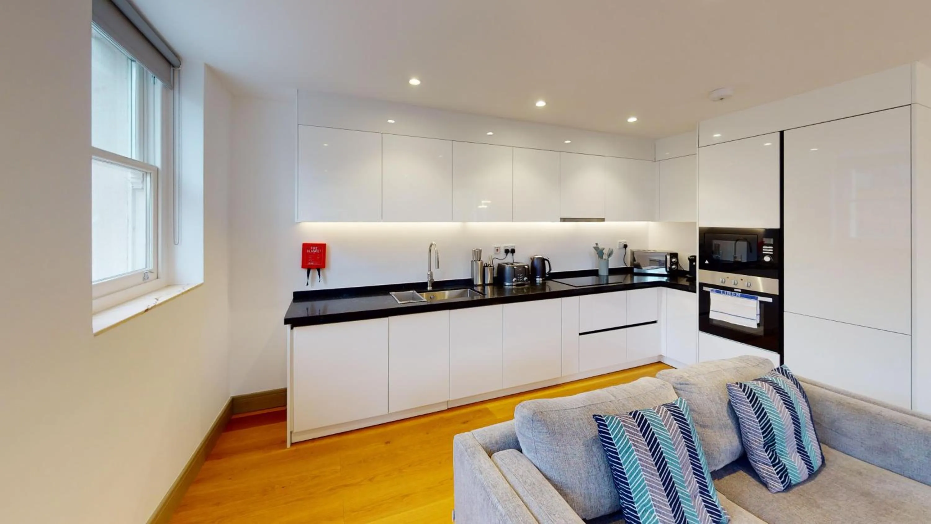 Kitchen or kitchenette in Charles Hope London Kew Bridge