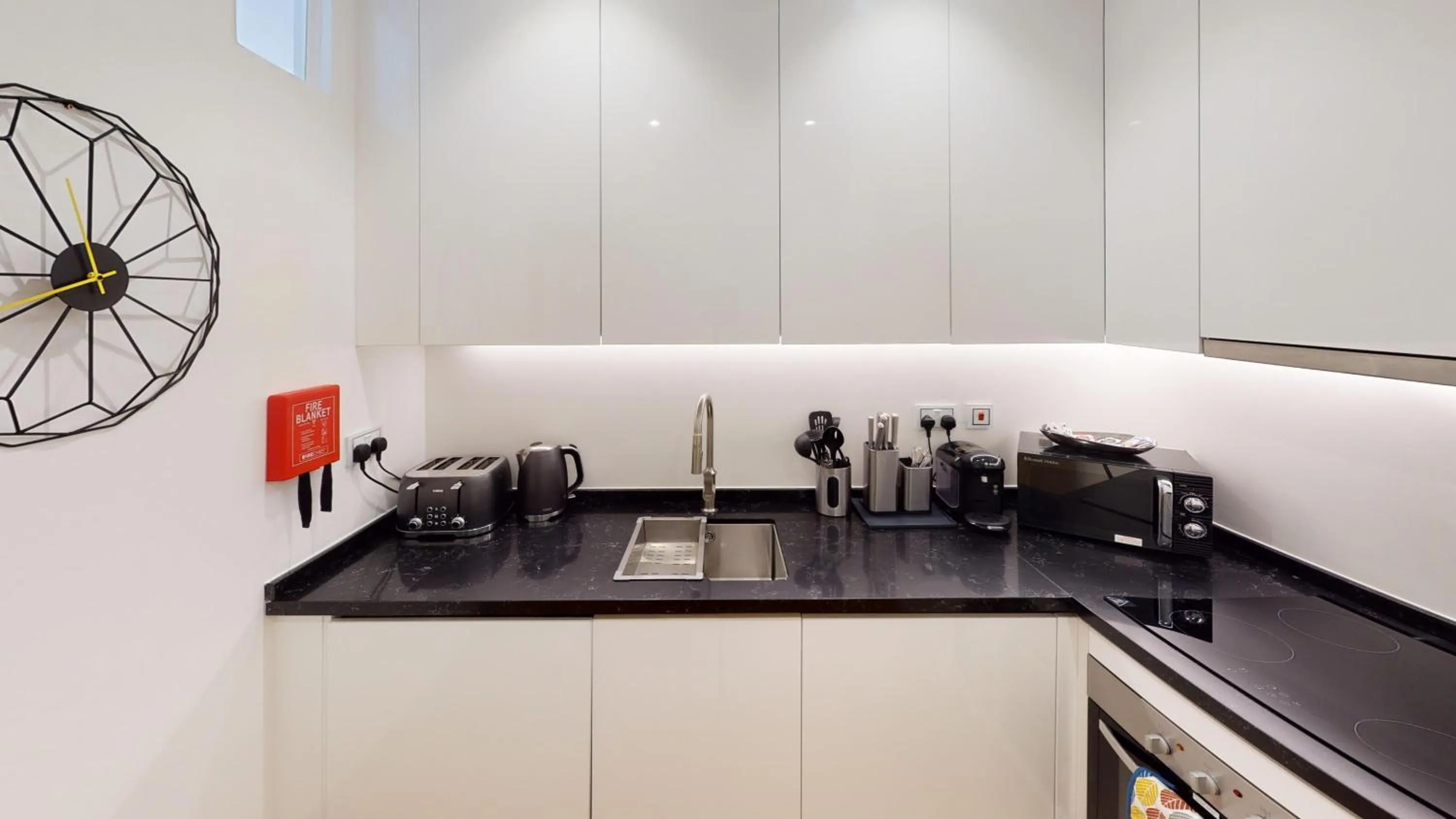 Kitchen or kitchenette in Charles Hope London Kew Bridge