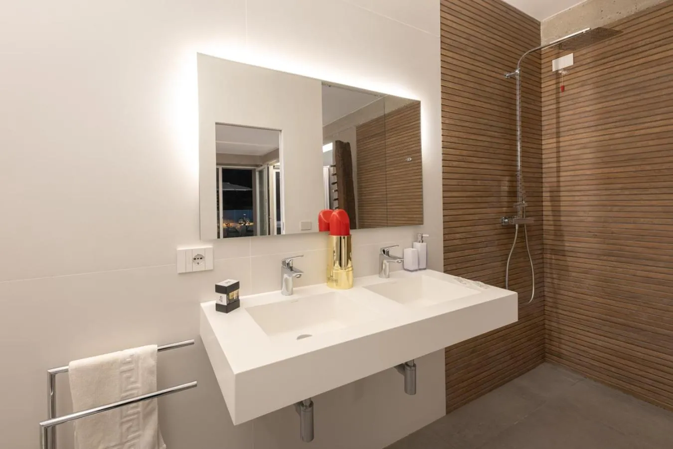 Tropicana Suite - Adults Only