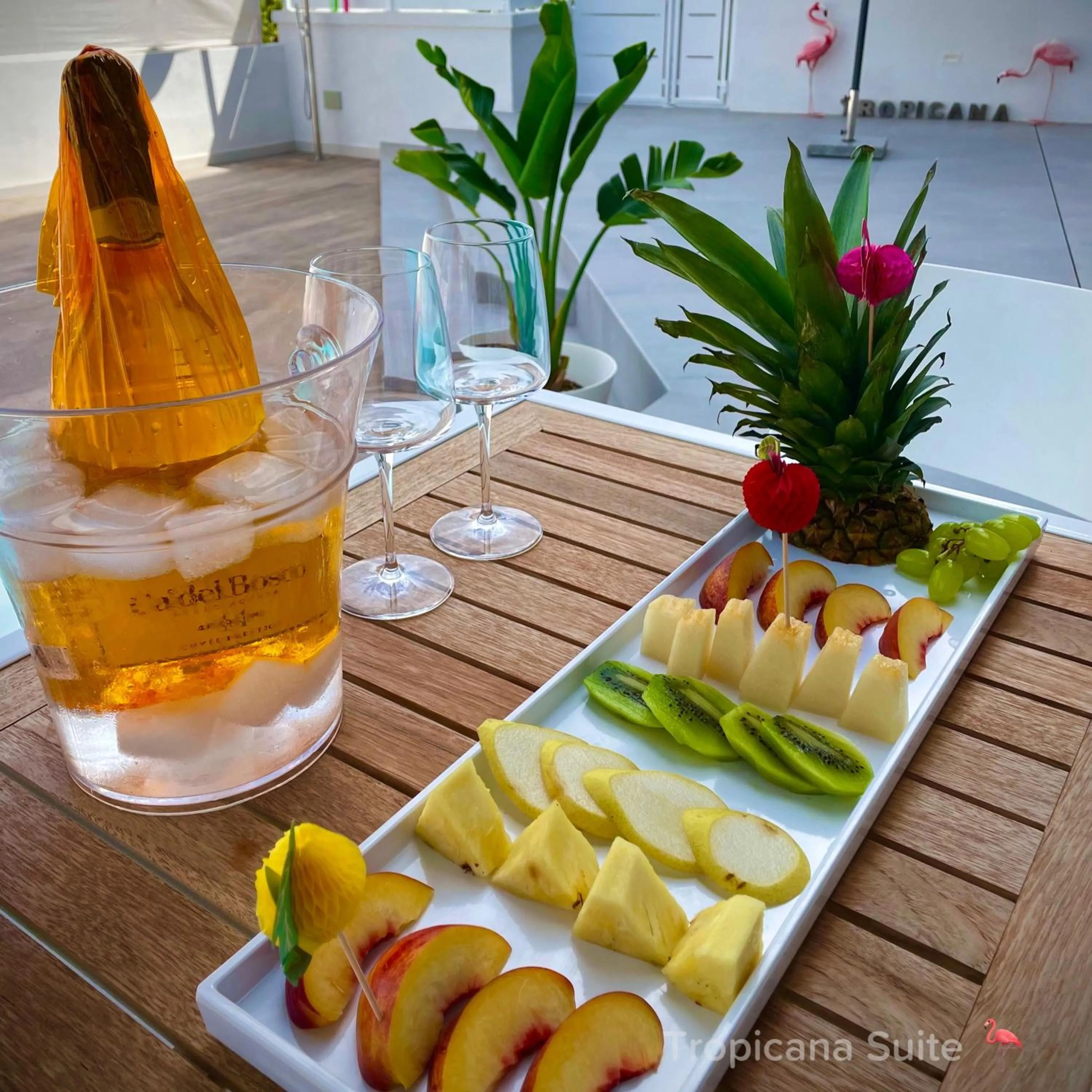 Food and drinks in Tropicana Suite - Adults Only