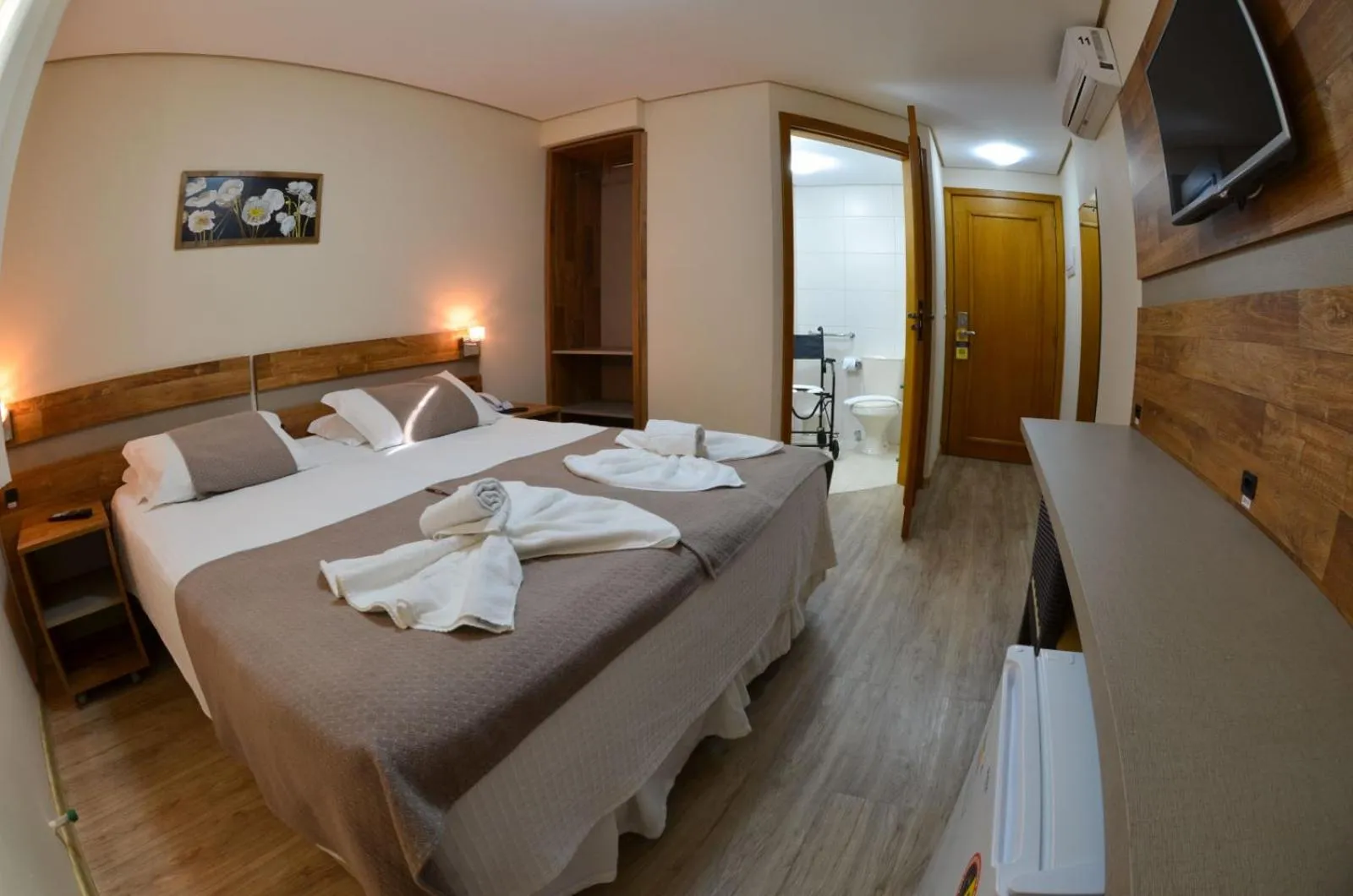 Photo of the whole room, Bed in Hotel Renascença