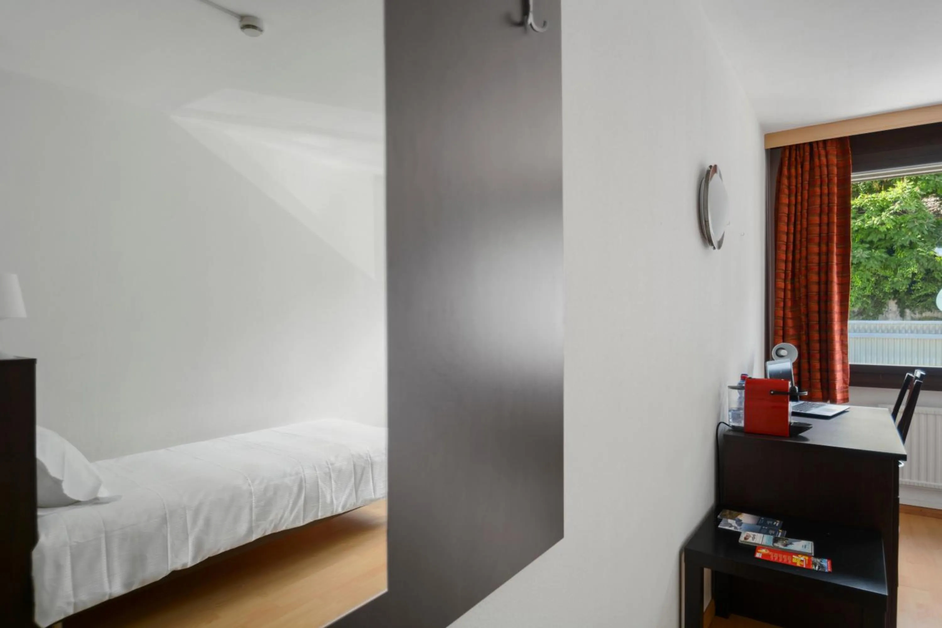 Bed in Neuchâtel City Hôtel