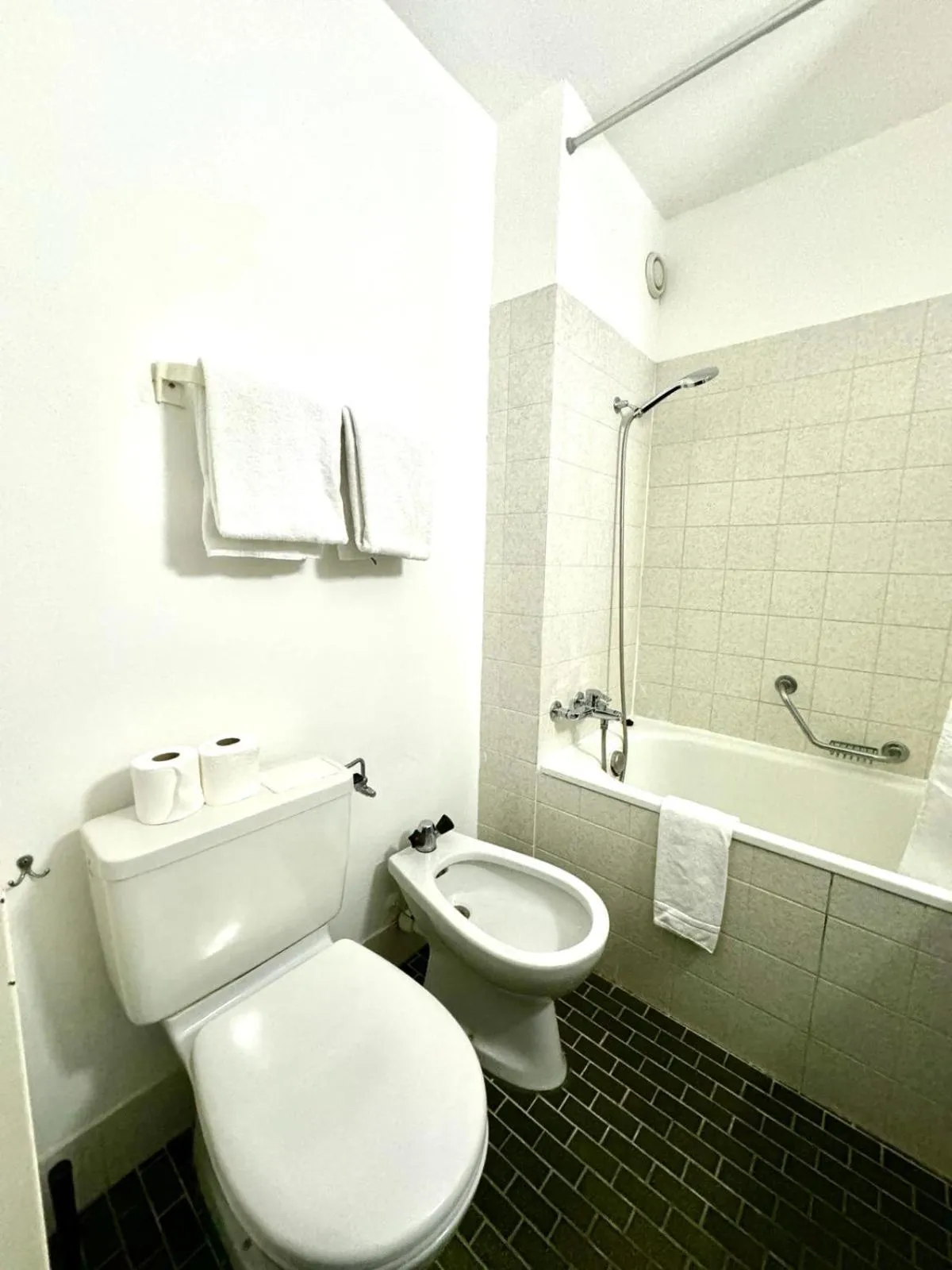 Toilet in Neuchâtel City Hôtel