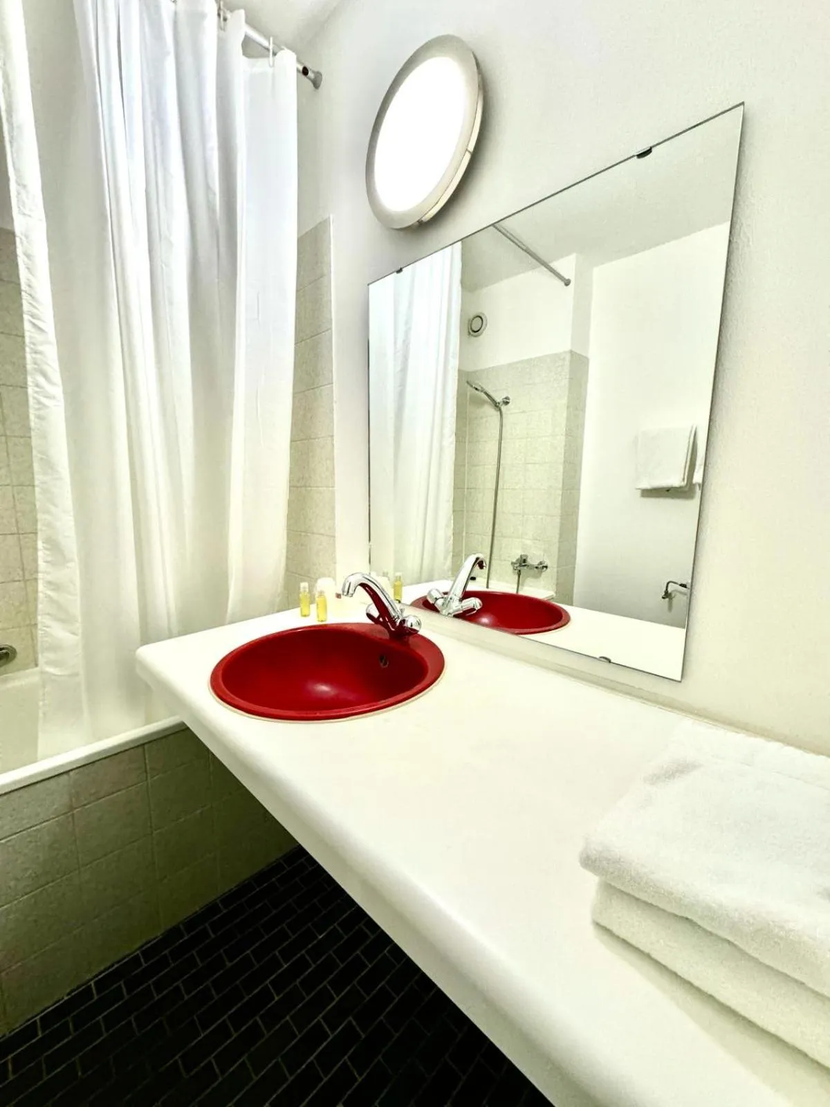 Toilet in Neuchâtel City Hôtel