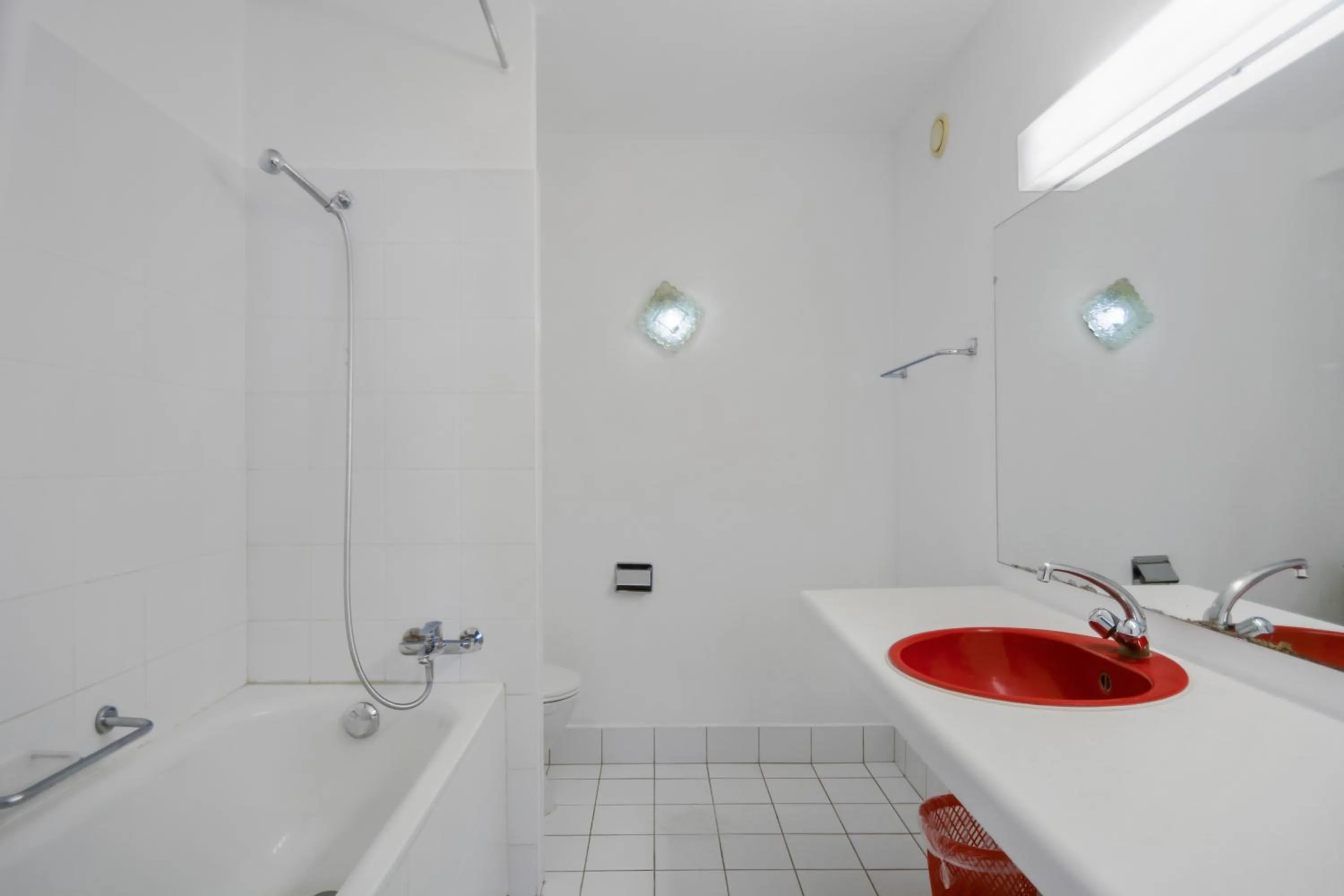 Bathroom in Neuchâtel City Hôtel