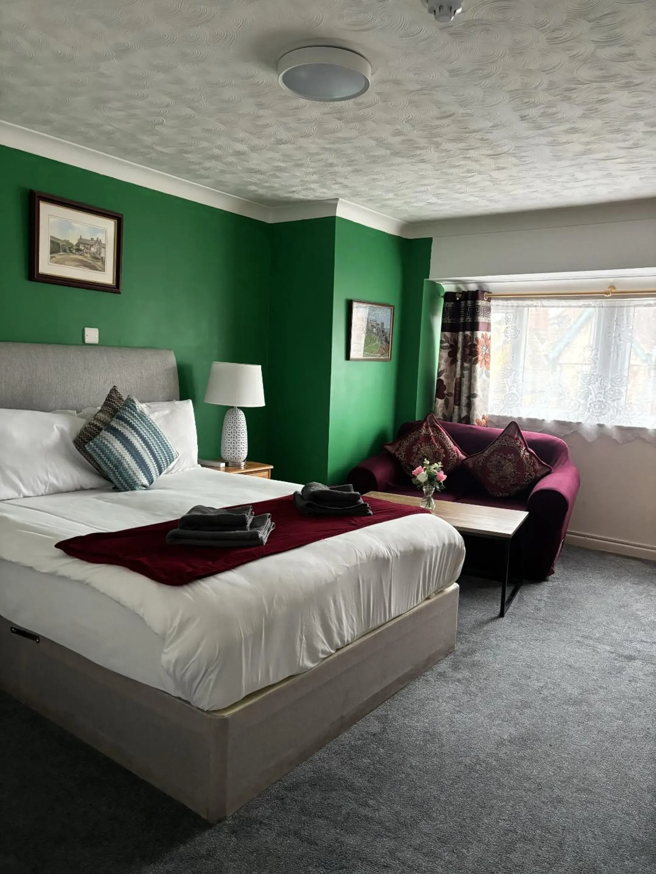 Deluxe Double Room with Bath in Boscombe Spa Hotel Deluxe Double Room with Bath in Boscombe Spa Hotel