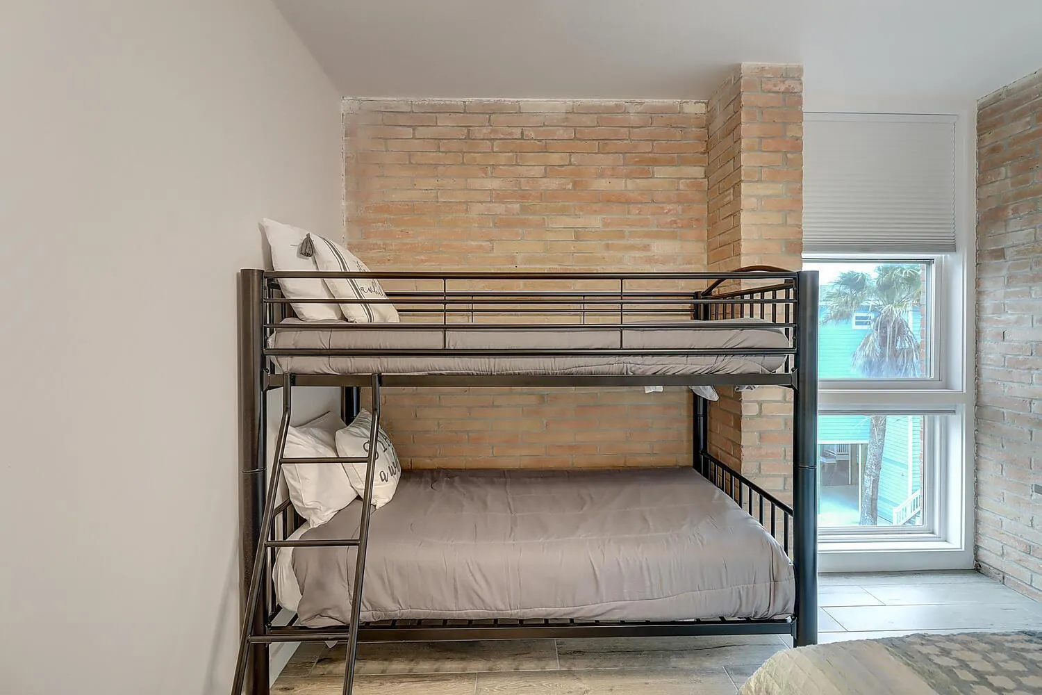 Other, Bed in Channelview CV216