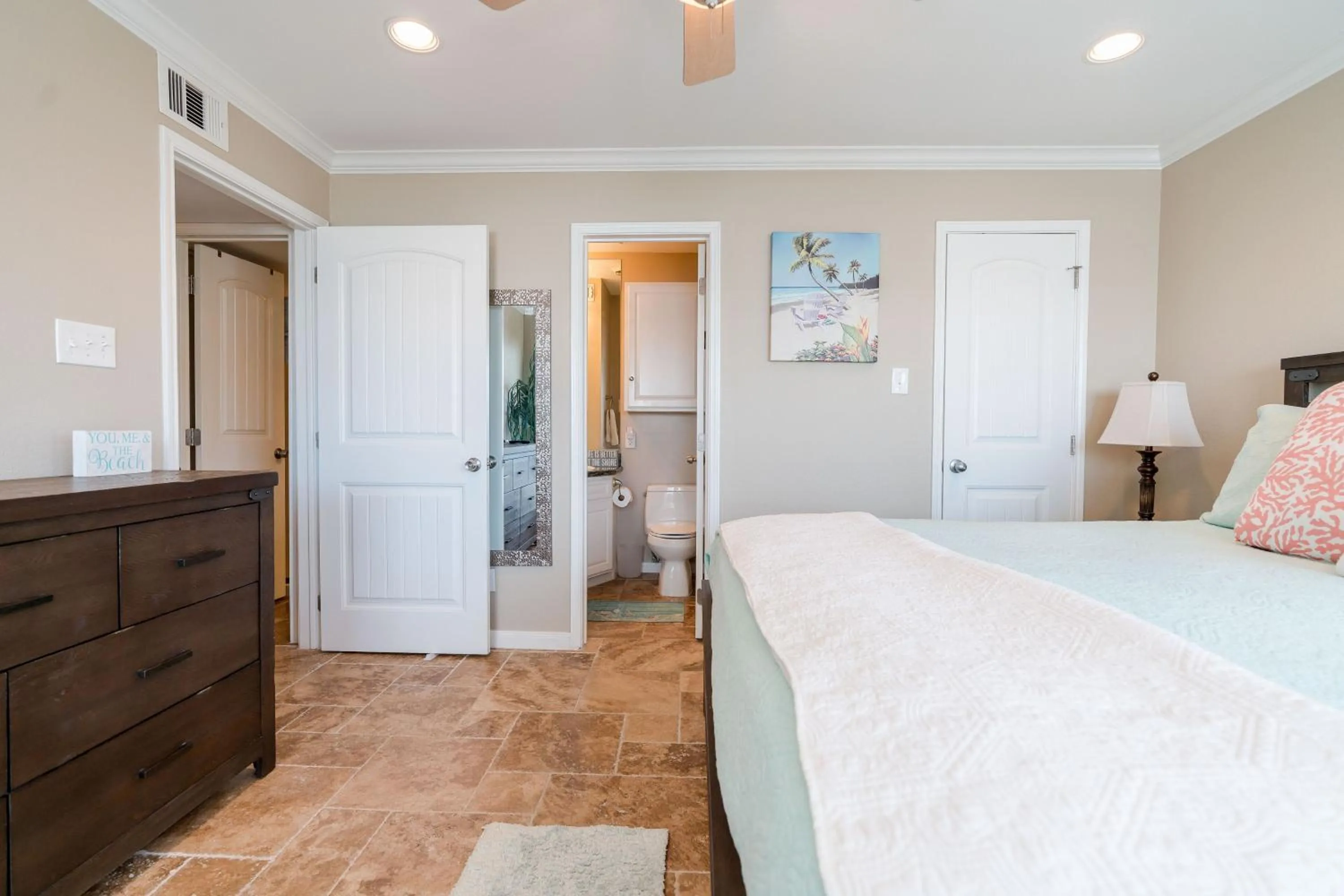 Bed in Steps to Pool and BeachAmazing Views from Two Balconies