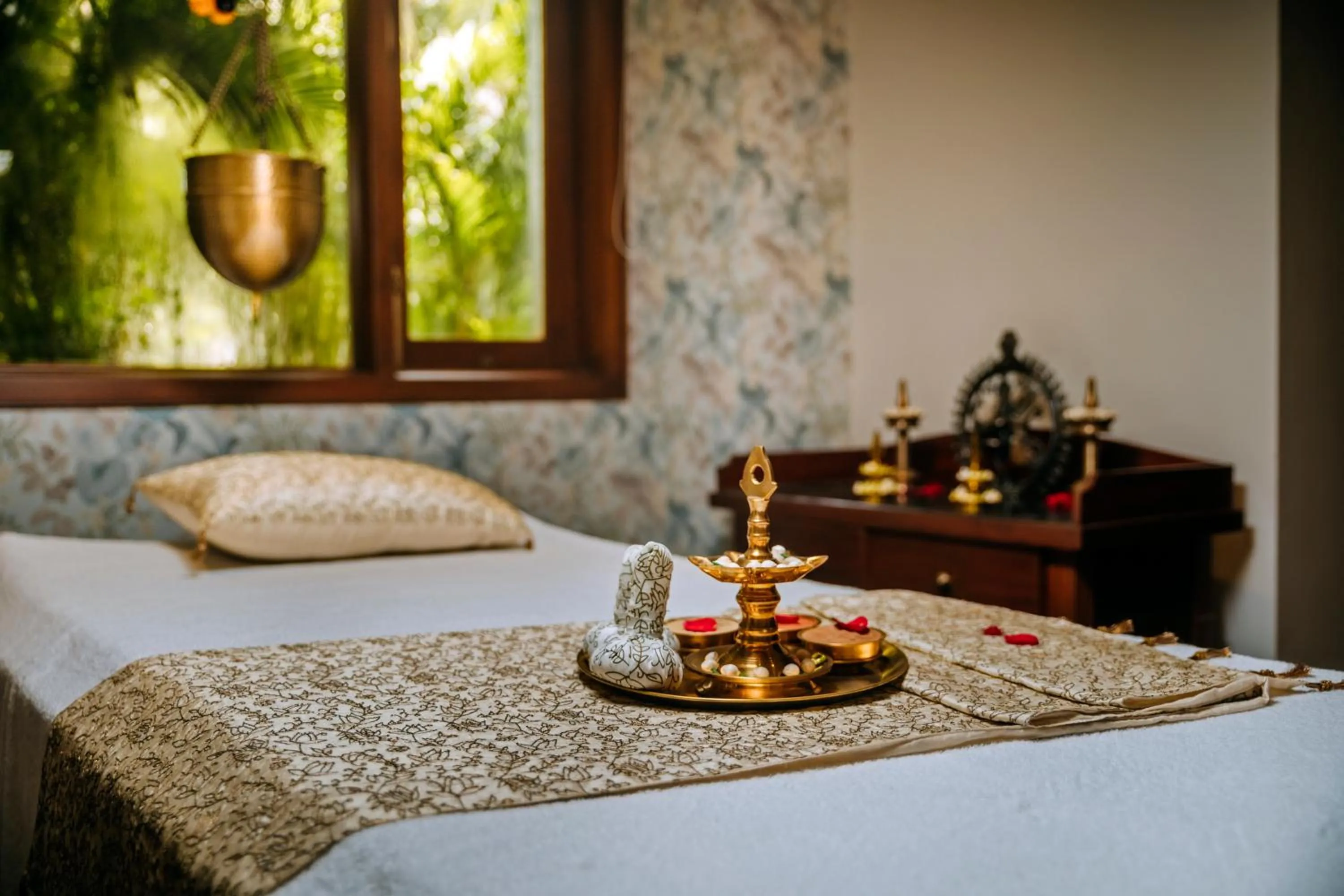 Spa and wellness centre/facilities, Bed in The Taj Mahal Tower, Mumbai