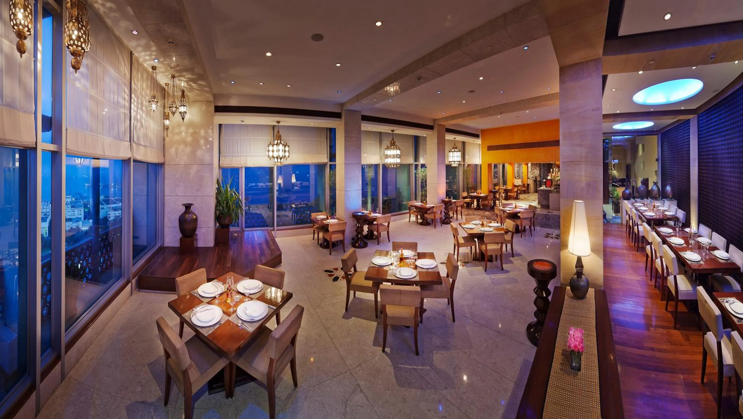 Restaurant/places to eat in The Taj Mahal Tower, Mumbai