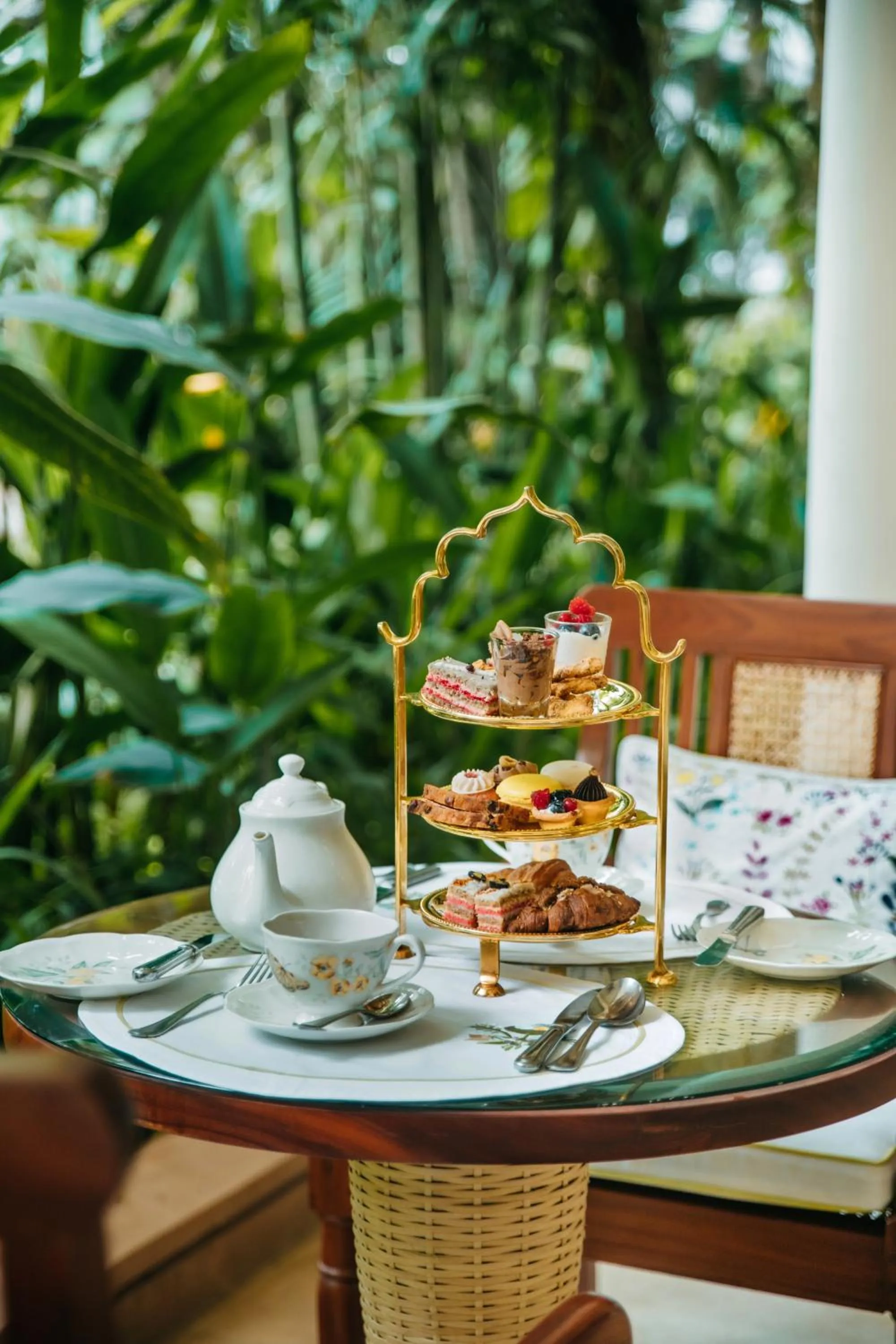 Restaurant/places to eat in The Taj Mahal Tower, Mumbai