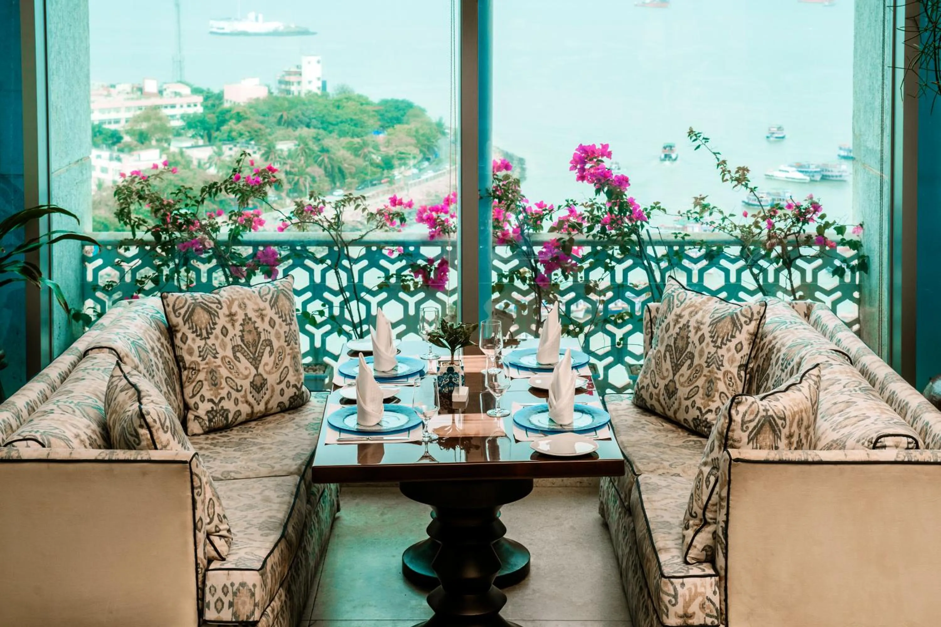 Restaurant/places to eat in The Taj Mahal Tower, Mumbai