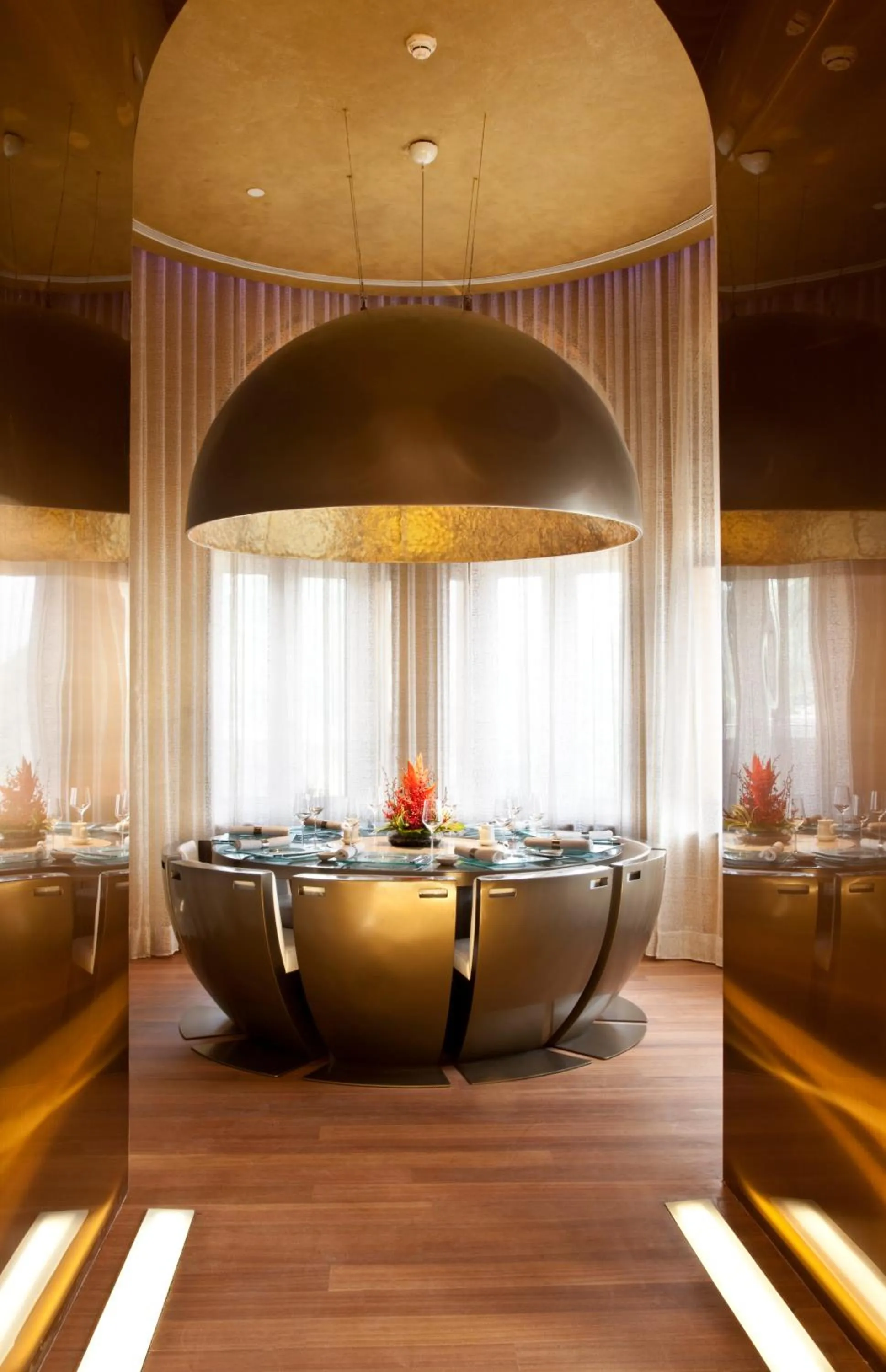 Restaurant/places to eat in The Taj Mahal Tower, Mumbai