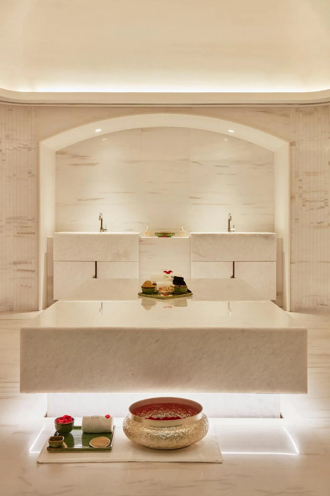 Spa and wellness centre/facilities, Bed in The Taj Mahal Tower, Mumbai