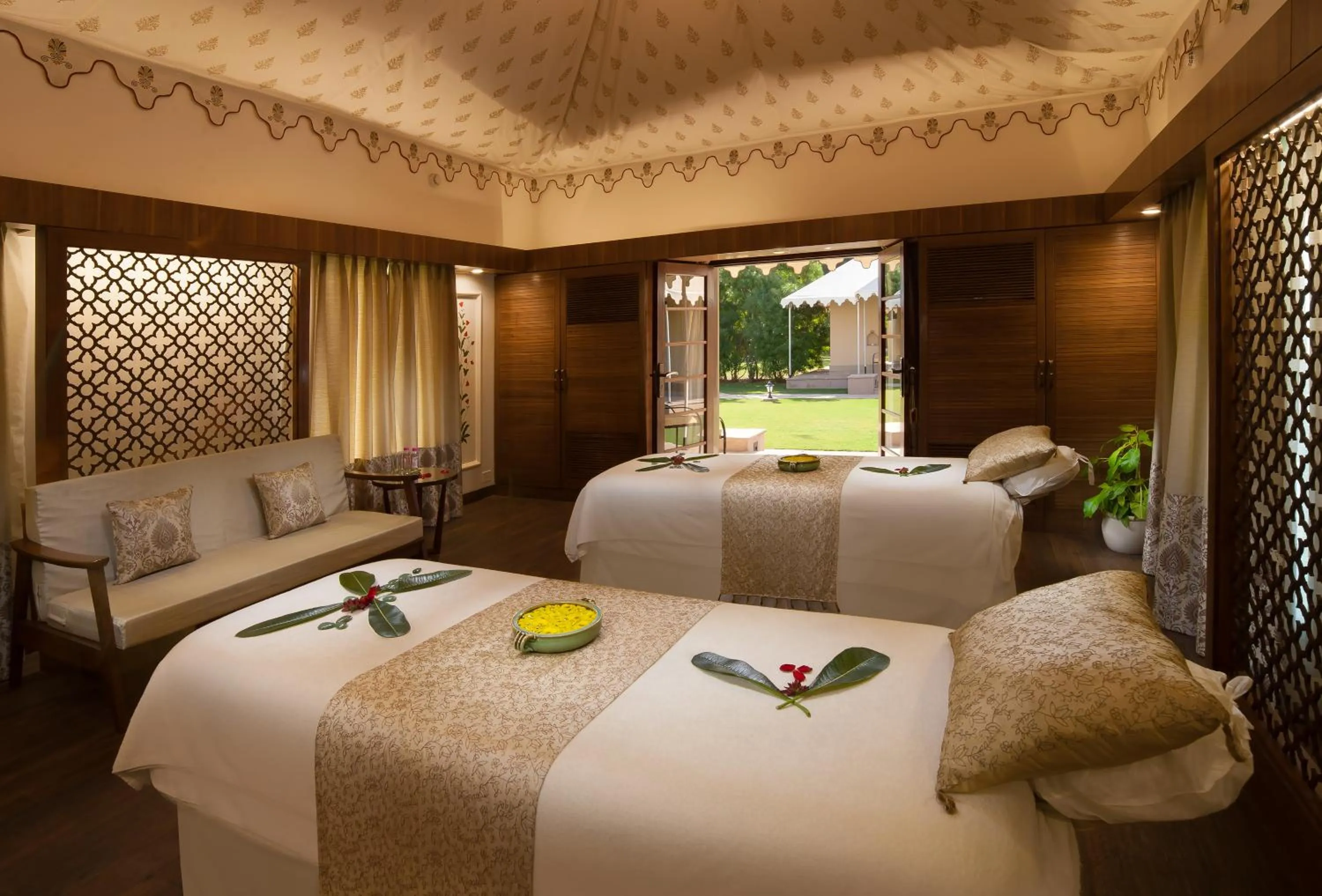 Spa and wellness centre/facilities, Bed in Jai Mahal Palace
