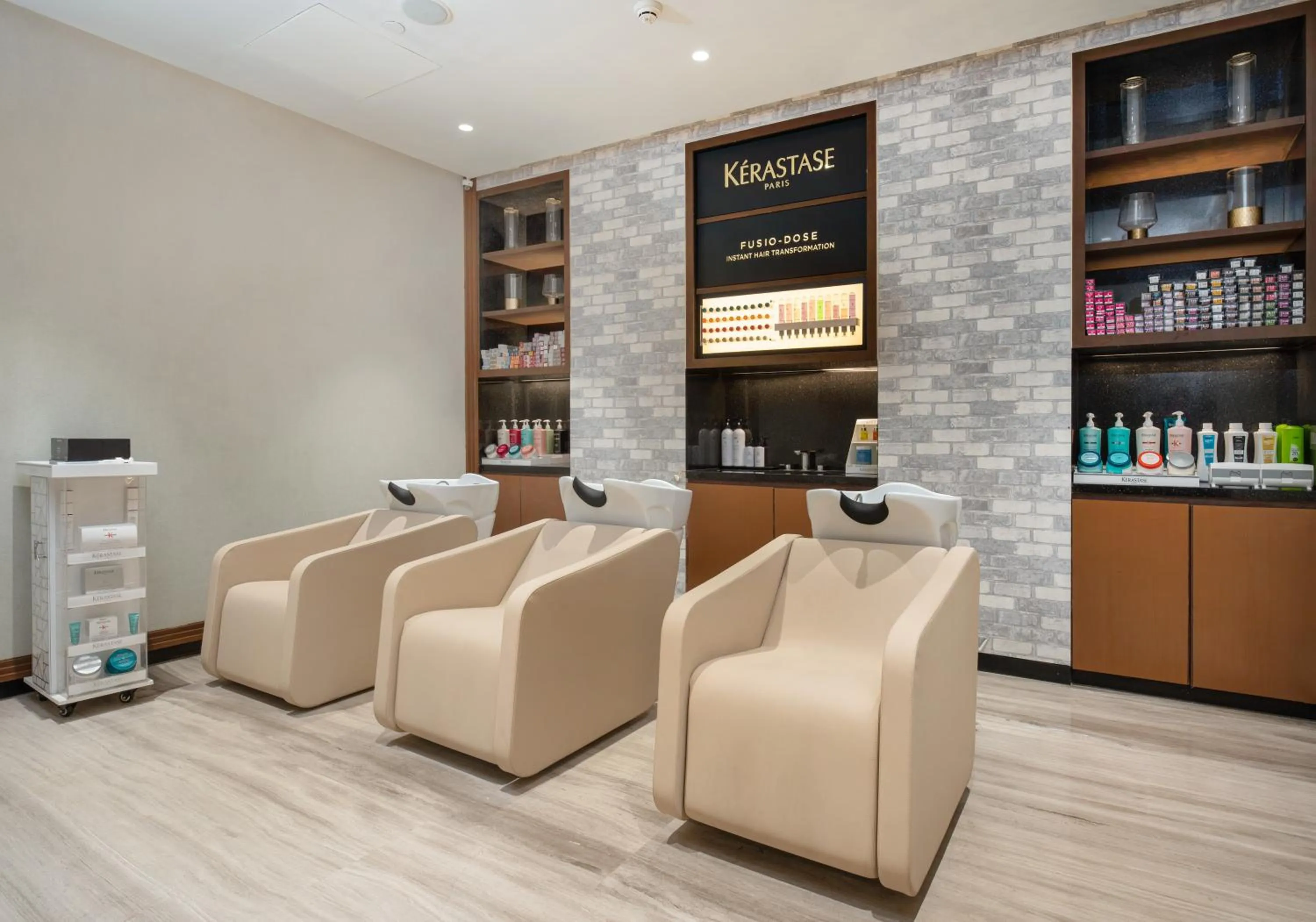 hair dresser in Taj Lands End