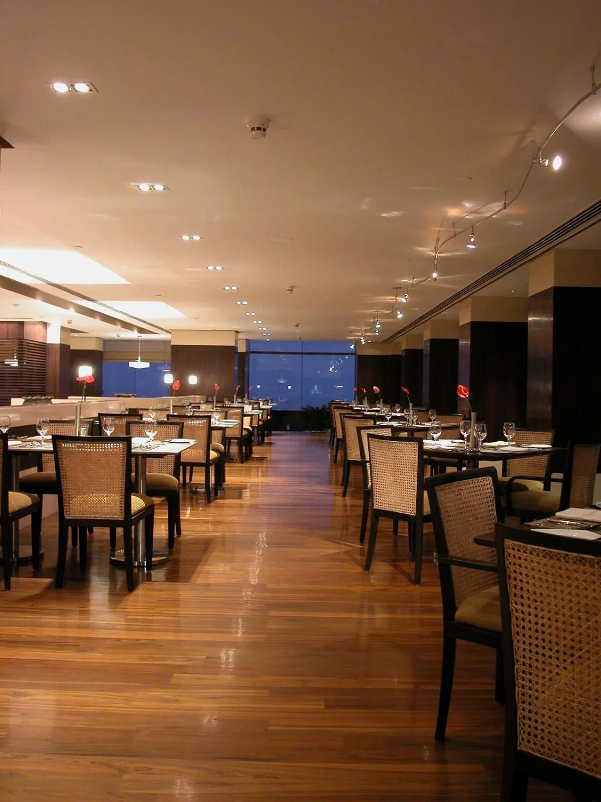 Restaurant/places to eat in Taj Lands End
