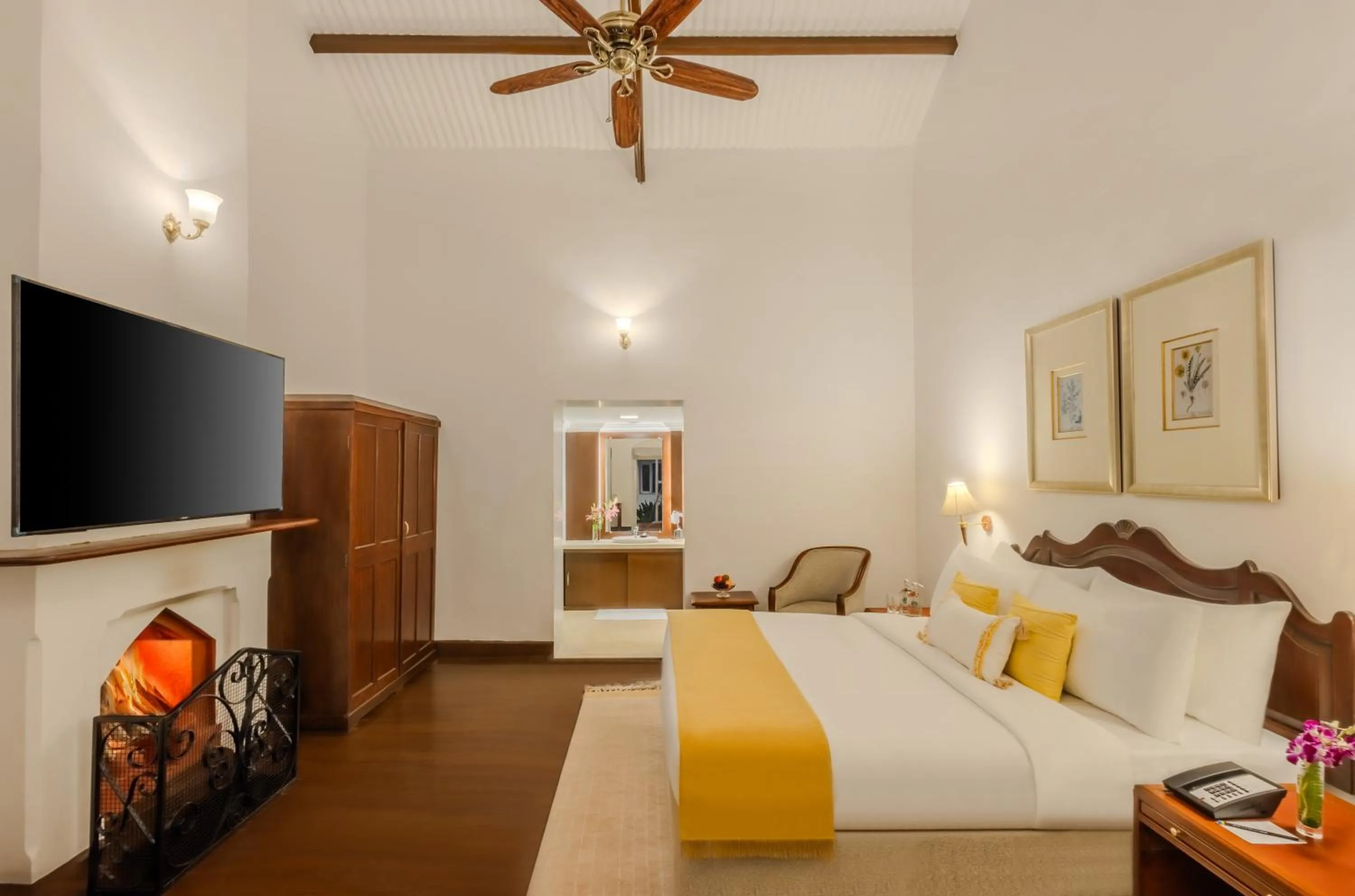 Bedroom, Bed in Gateway Coonoor