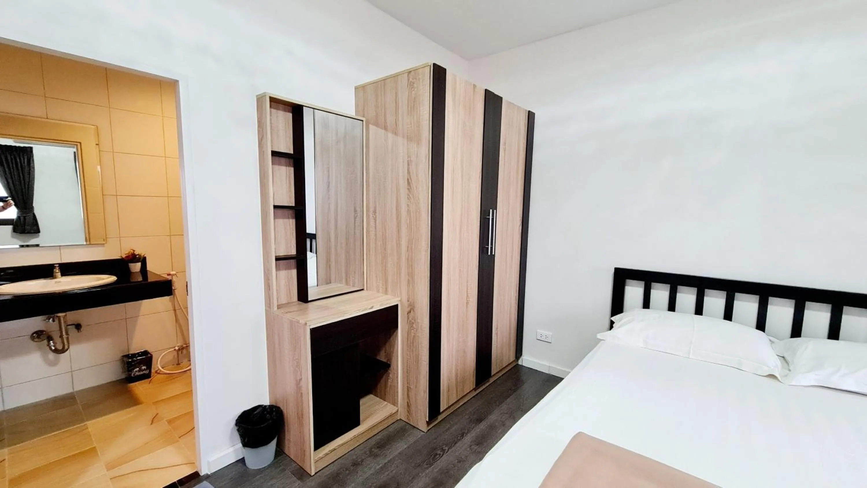 Bedroom, Bed in TP House@Naka