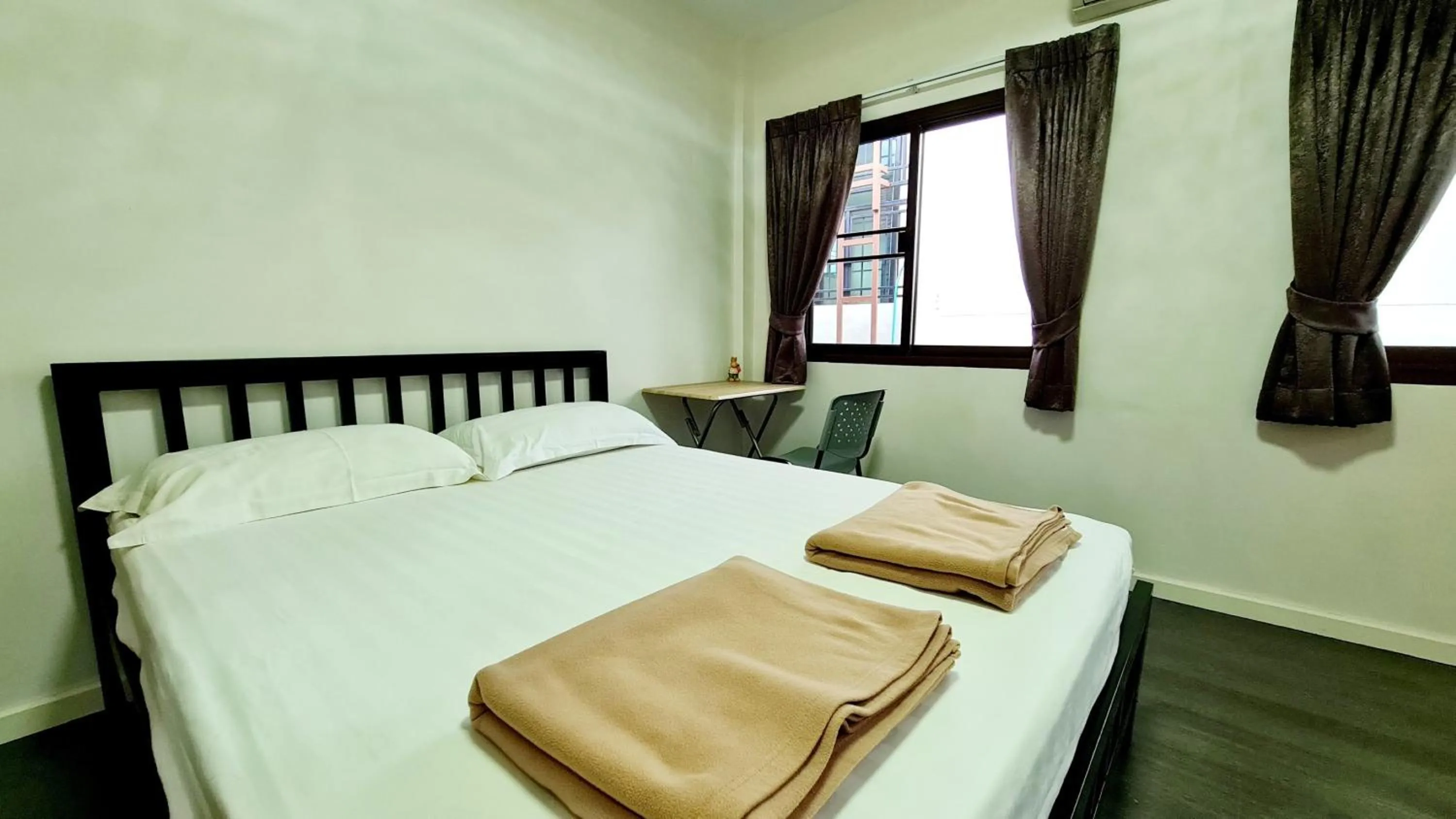 Bedroom, Bed in TP House@Naka