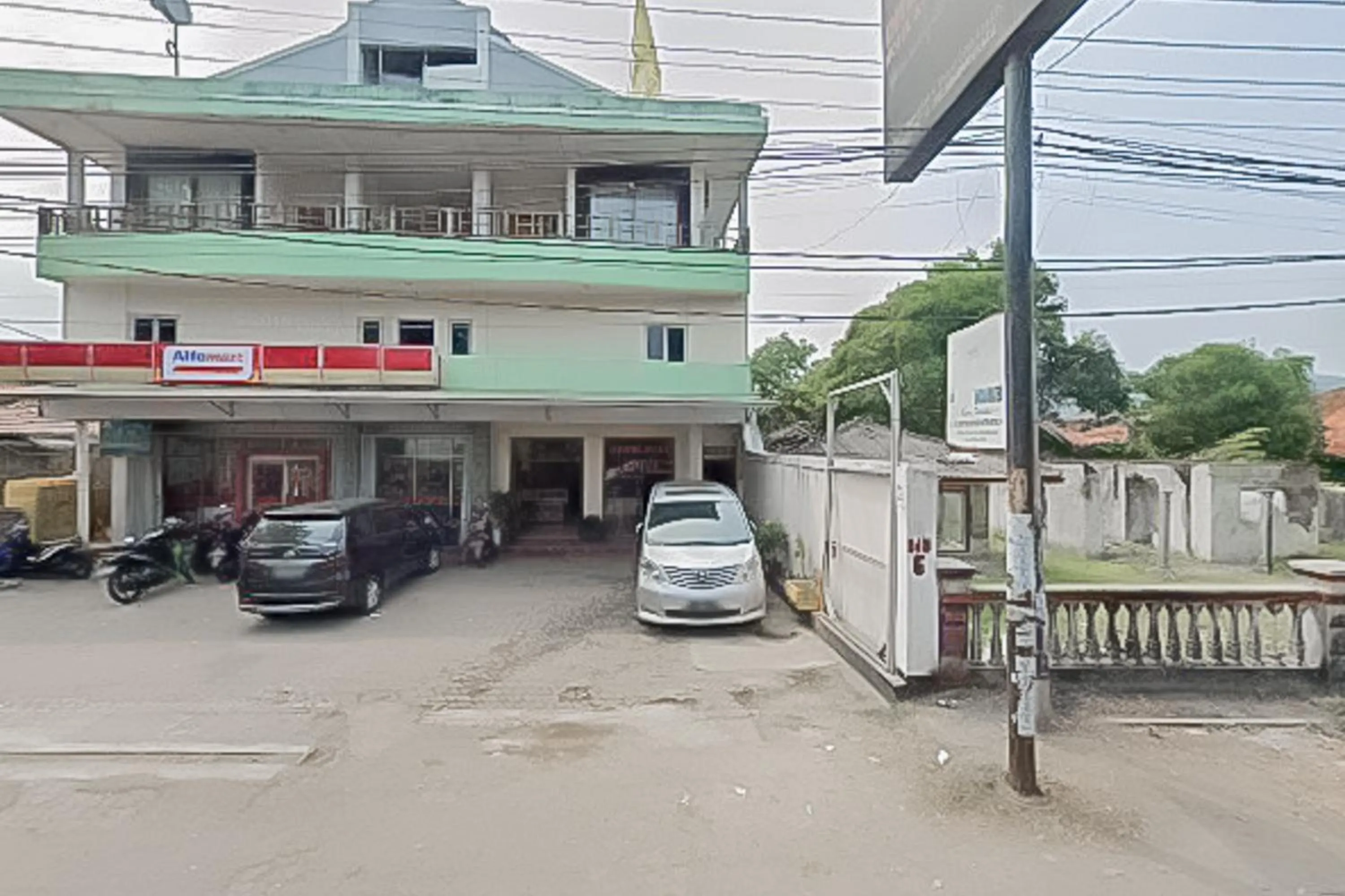 Property building in RedDoorz near Pantai Citepus Pelabuhan Ratu