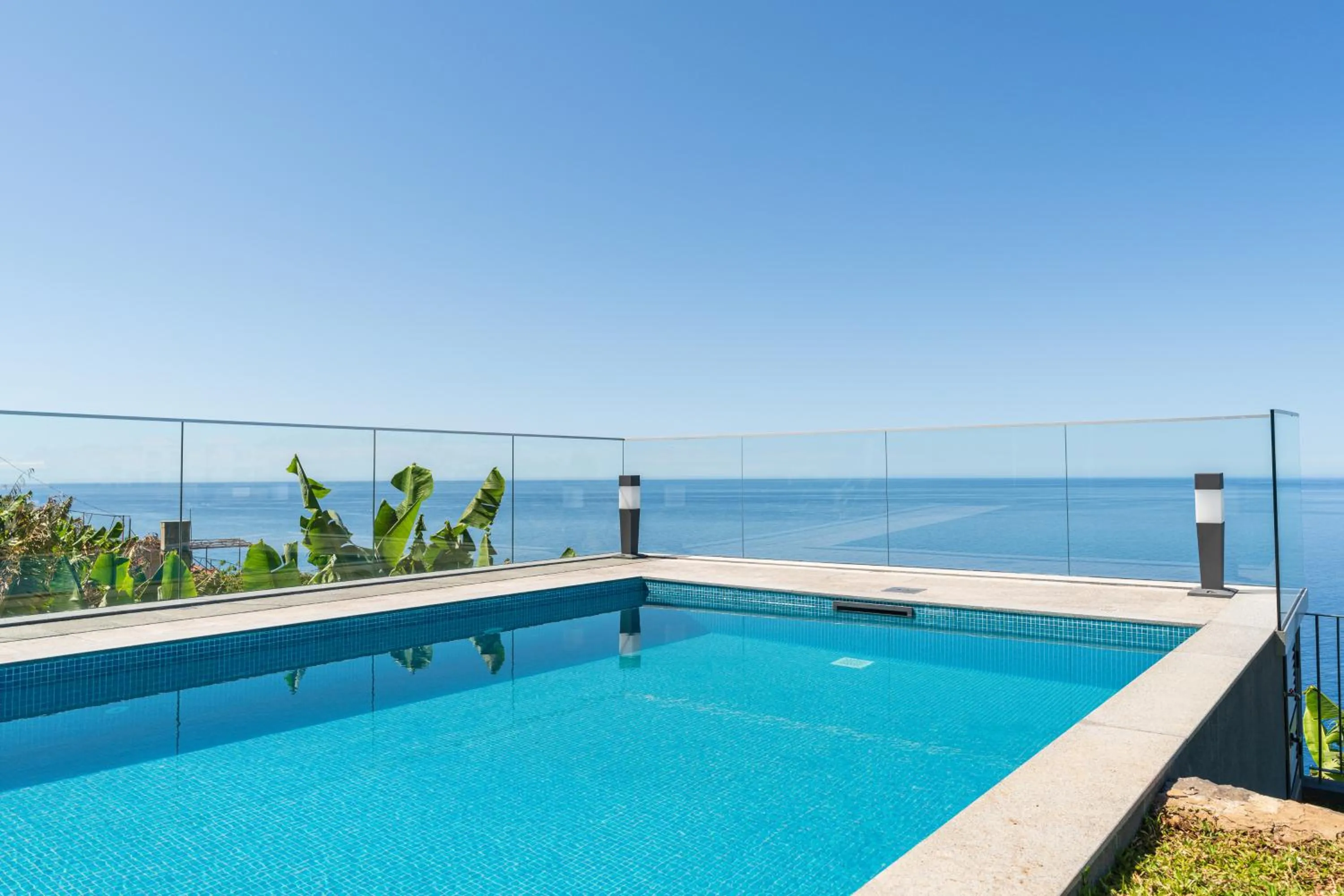 Pool view in Sonho do Oceano