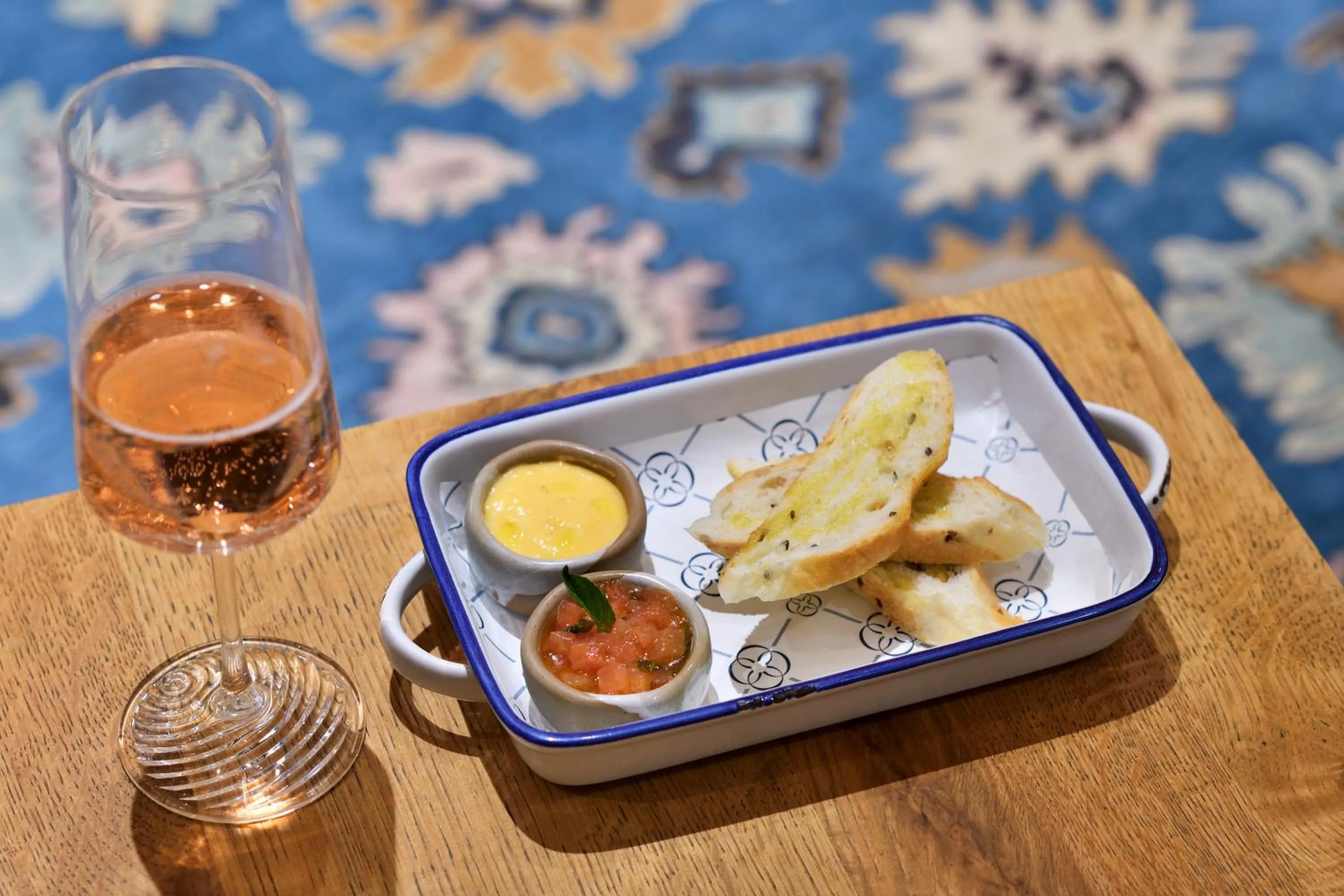 Restaurant/places to eat in Taj Mahal, New Delhi