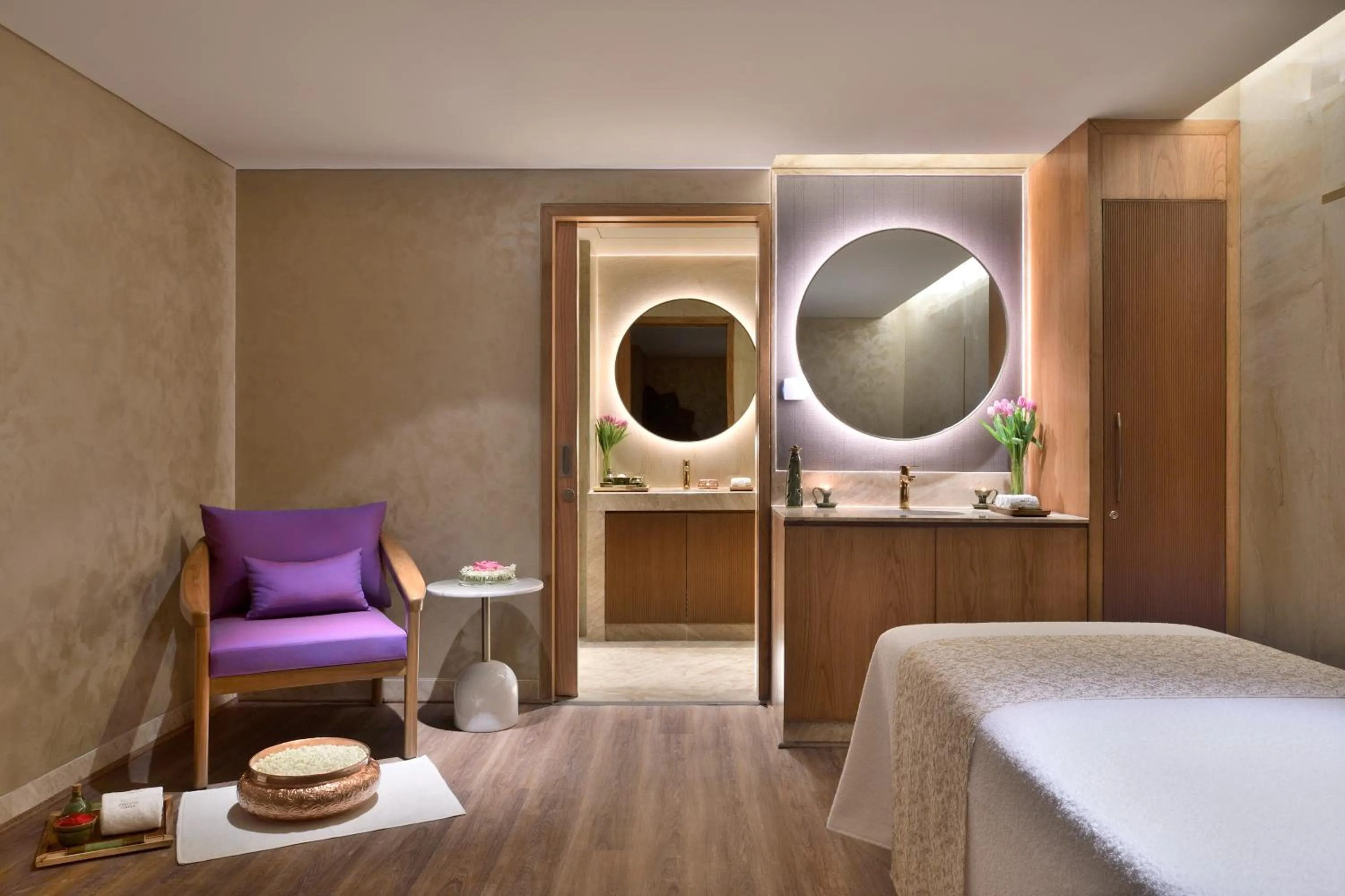 Spa and wellness centre/facilities, Bed in Taj Mahal, New Delhi